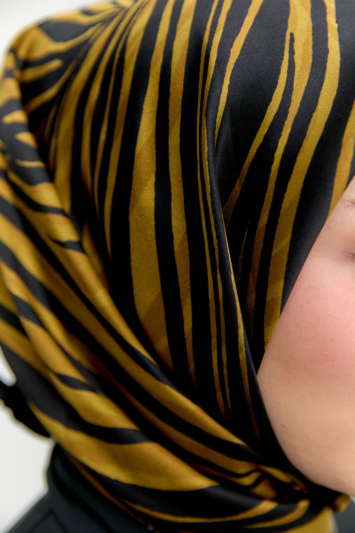 Zebra Desenli Sura İpek Eşarp, Tesettür Giyim