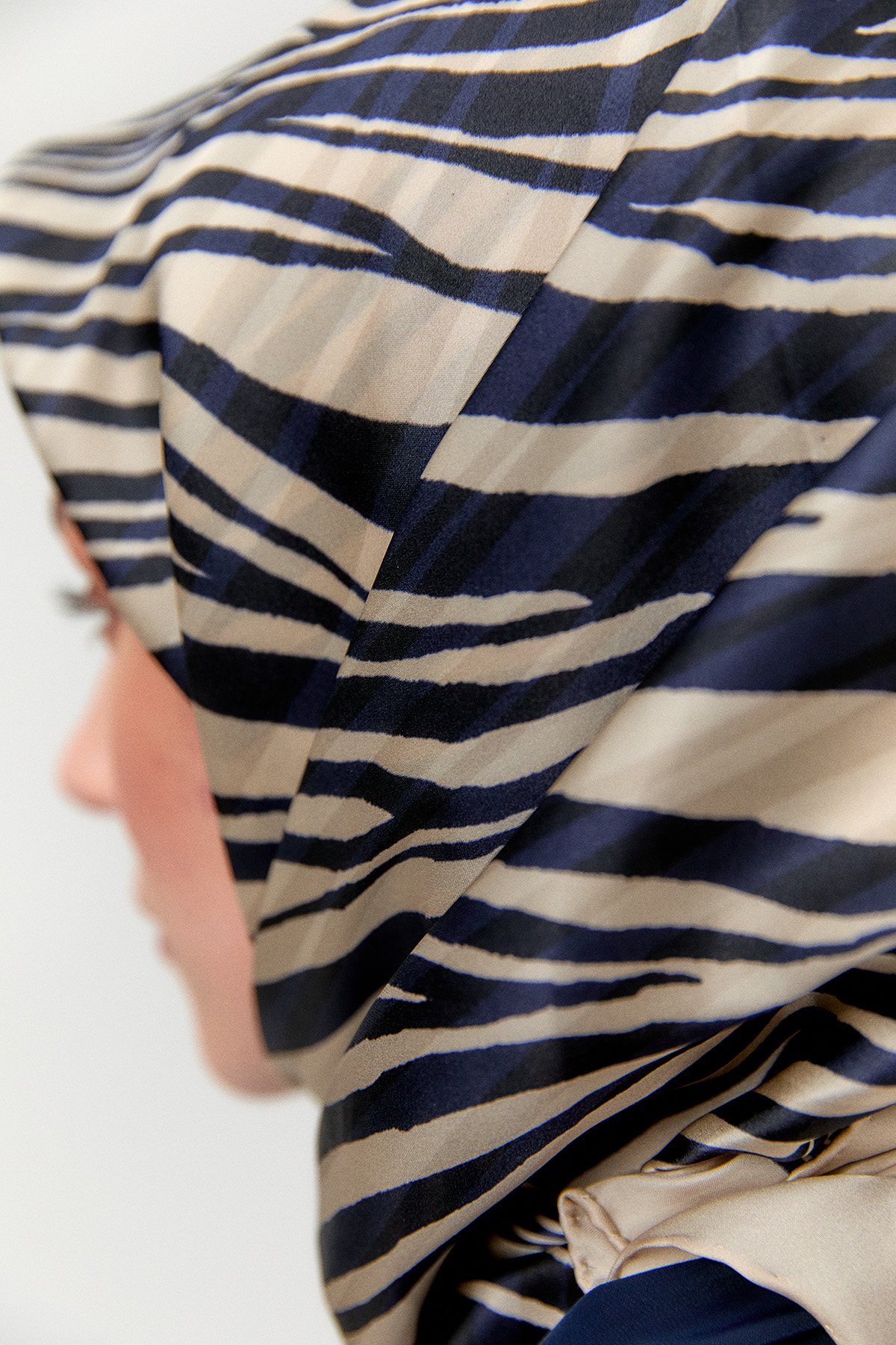 Zebra Desenli Sura İpek Eşarp, Tesettür Giyim