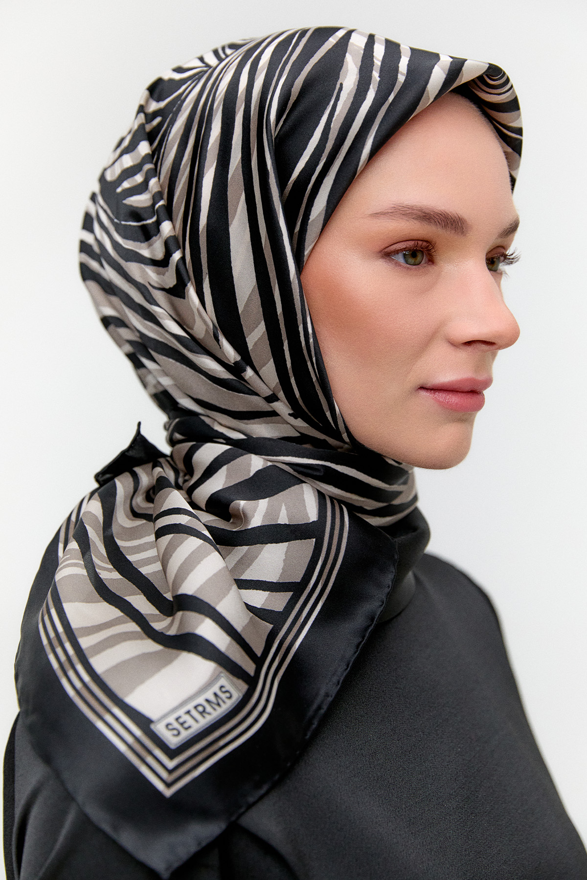 Zebra Desenli Sura İpek Eşarp, Tesettür Giyim