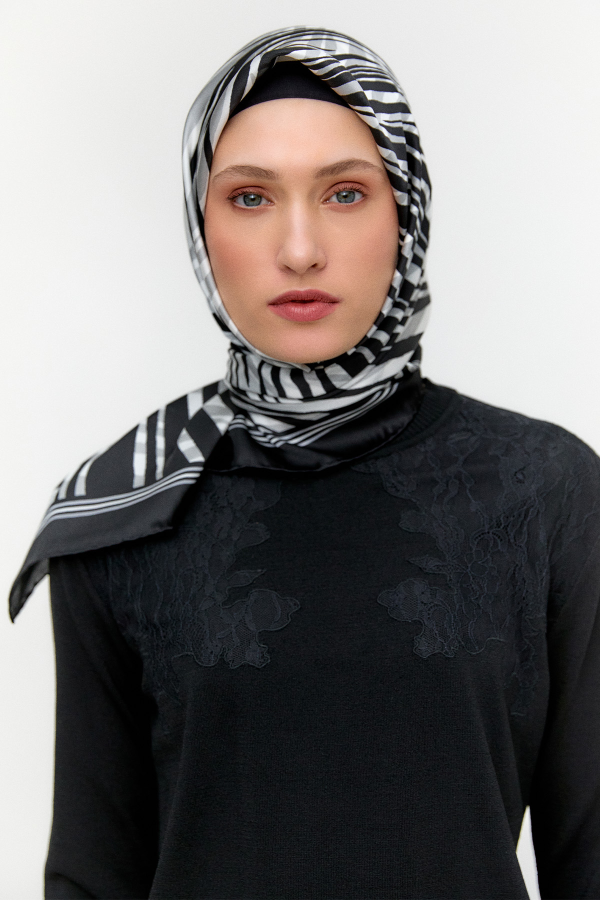 Zebra Desenli Sura İpek Eşarp, Tesettür Giyim