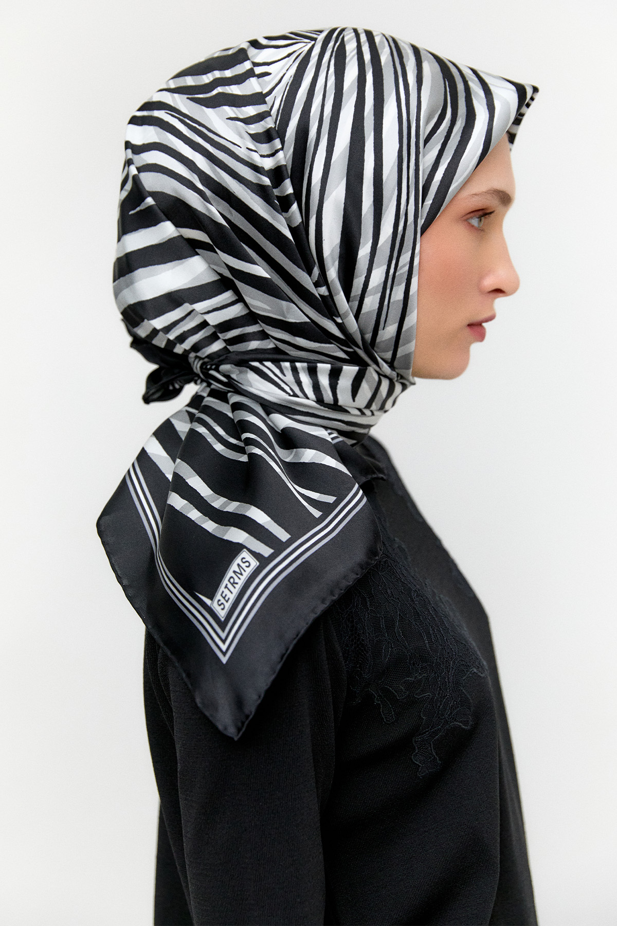 Zebra Desenli Sura İpek Eşarp, Tesettür Giyim