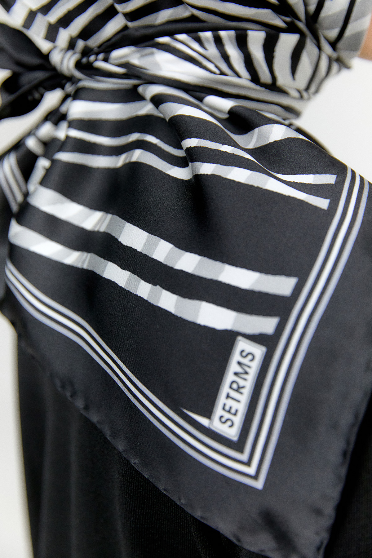 Zebra Desenli Sura İpek Eşarp, Tesettür Giyim