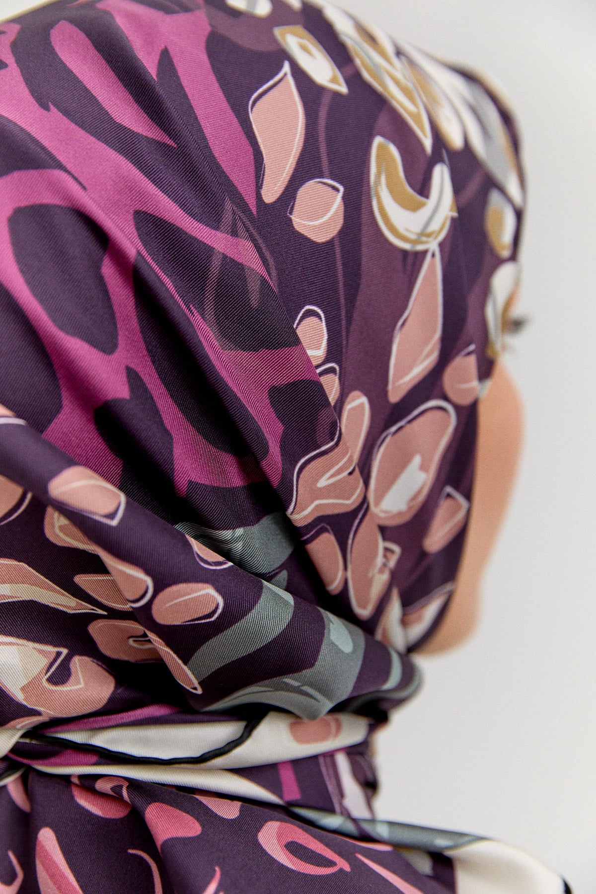 Leopar Desenli Twill İpek Eşarp, Tesettür Giyim