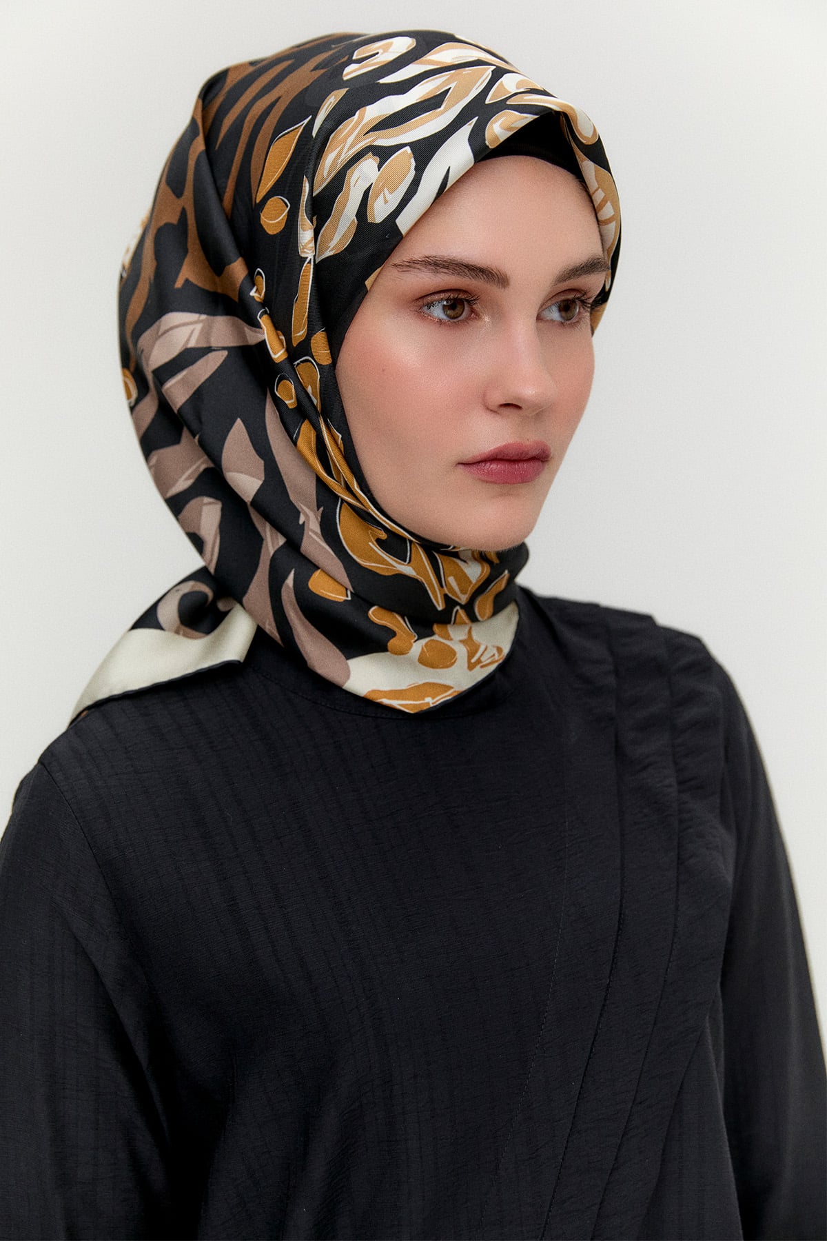 Leopar Desenli Twill İpek Eşarp, Tesettür Giyim