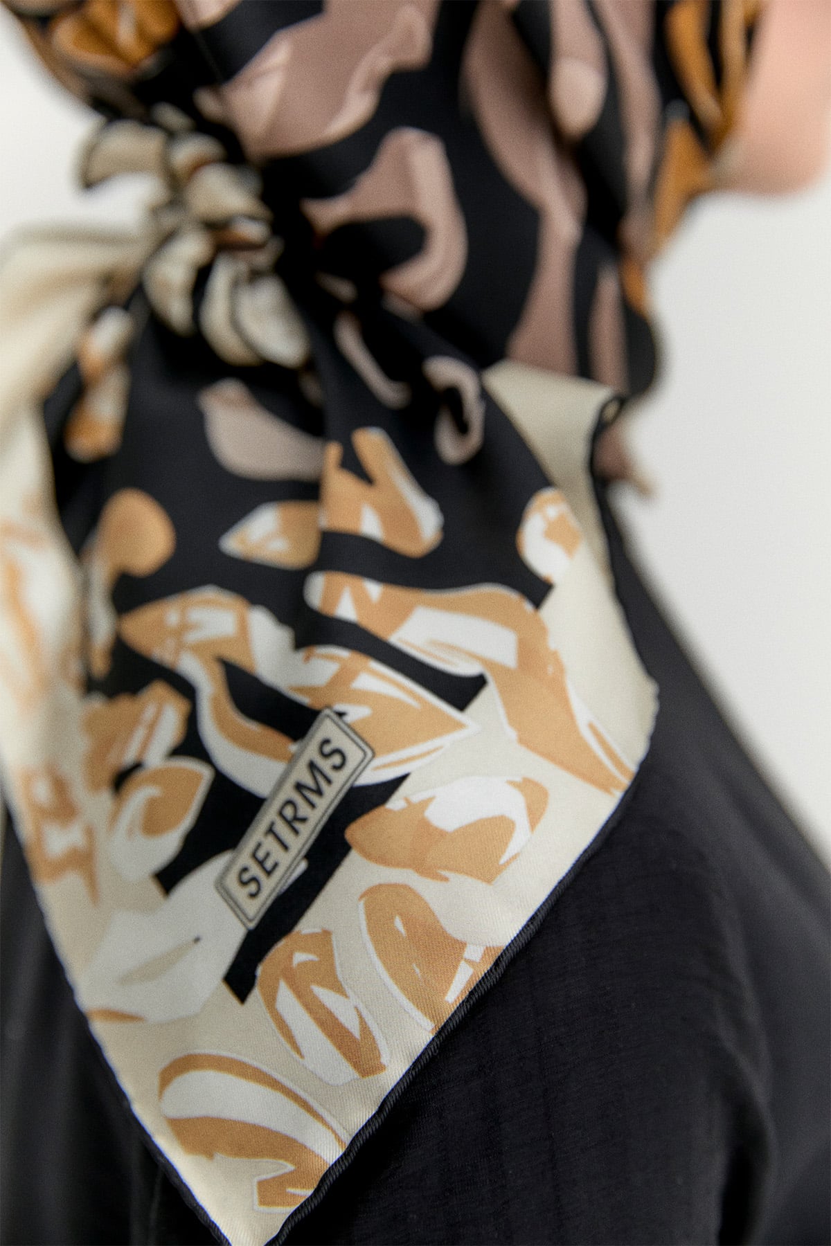 Leopar Desenli Twill İpek Eşarp, Tesettür Giyim