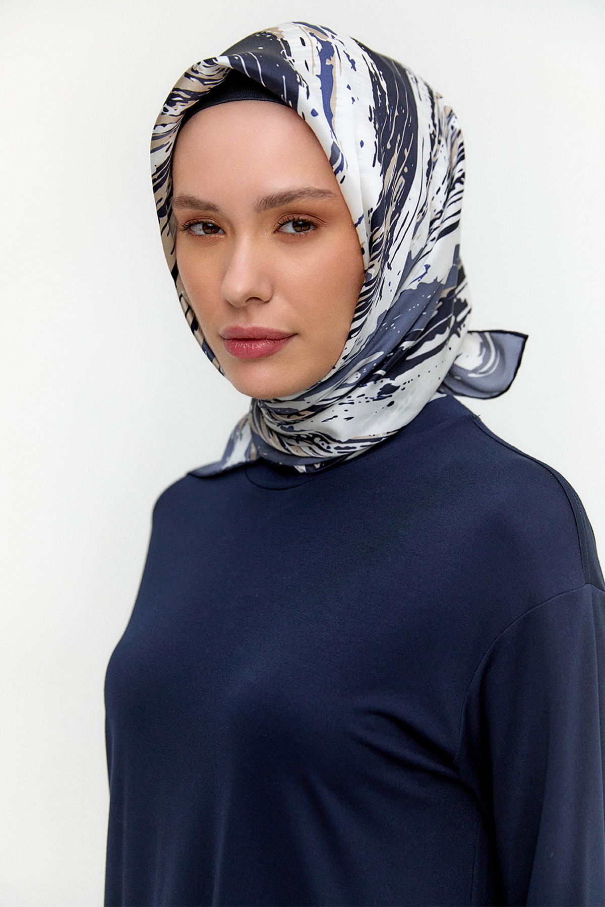 Püskürtme Desenli Sura İpek Eşarp, Tesettür Giyim