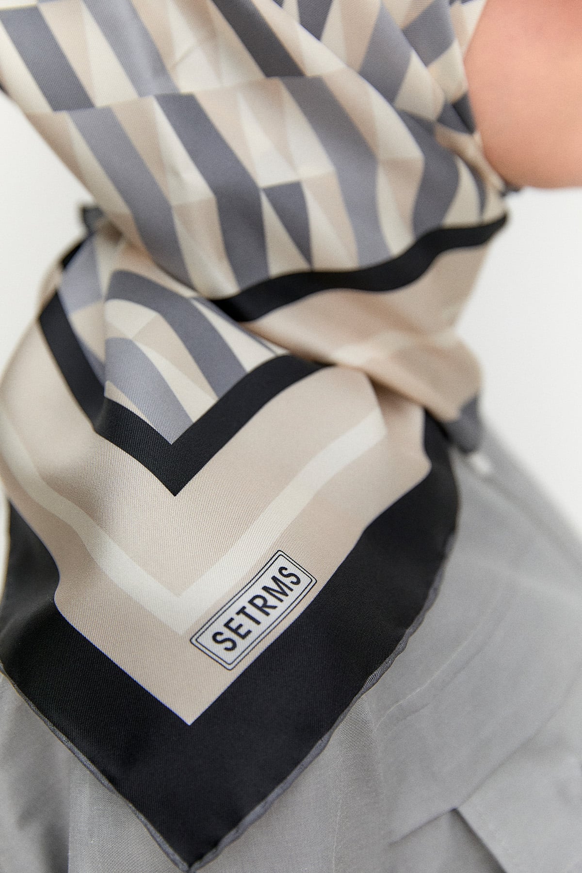 Geometrik Desenli Twill İpek Eşarp, Tesettür Giyim
