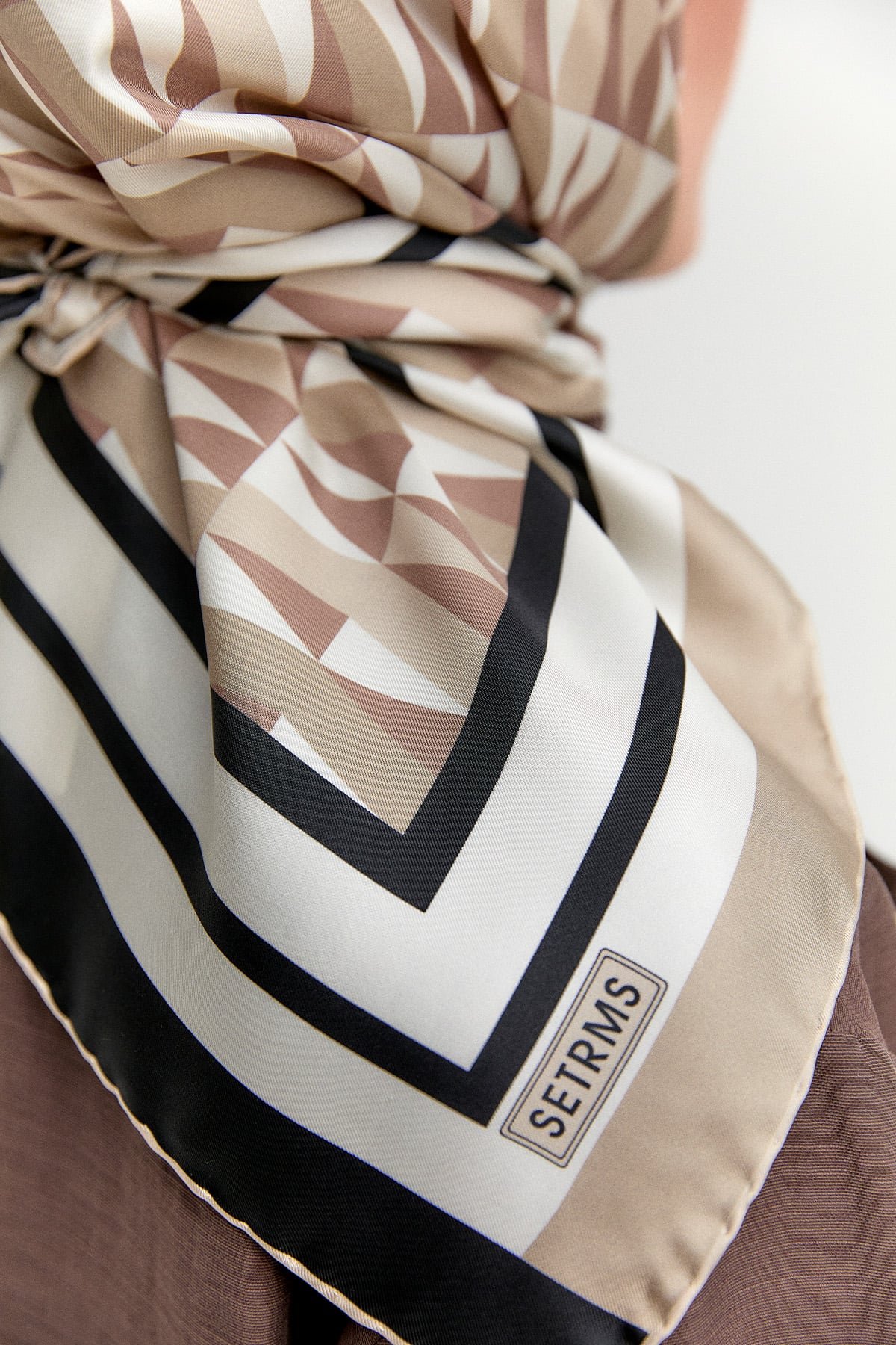 Geometrik Desenli Twill İpek Eşarp, Tesettür Giyim