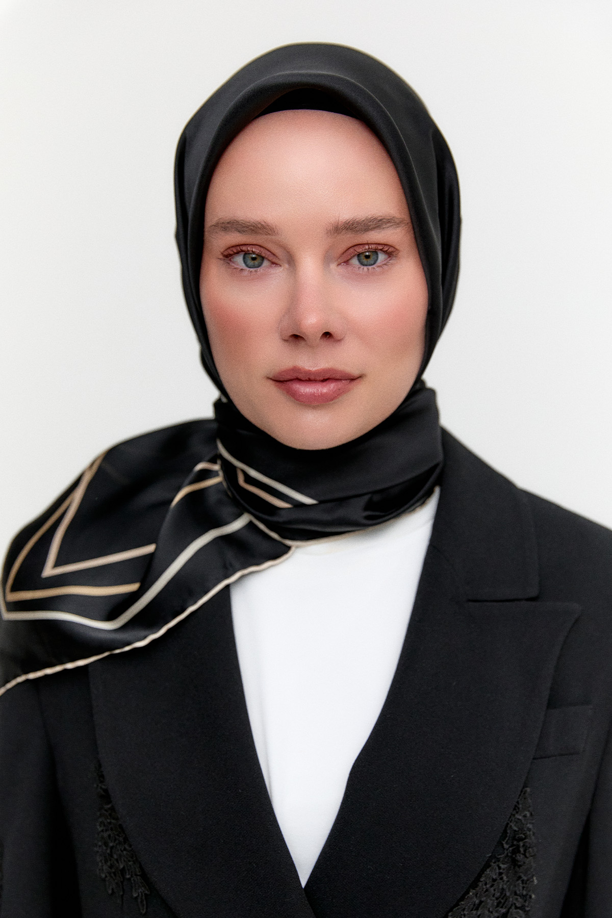 Çerçeve Detaylı Sura İpek Eşarp, Tesettür Giyim