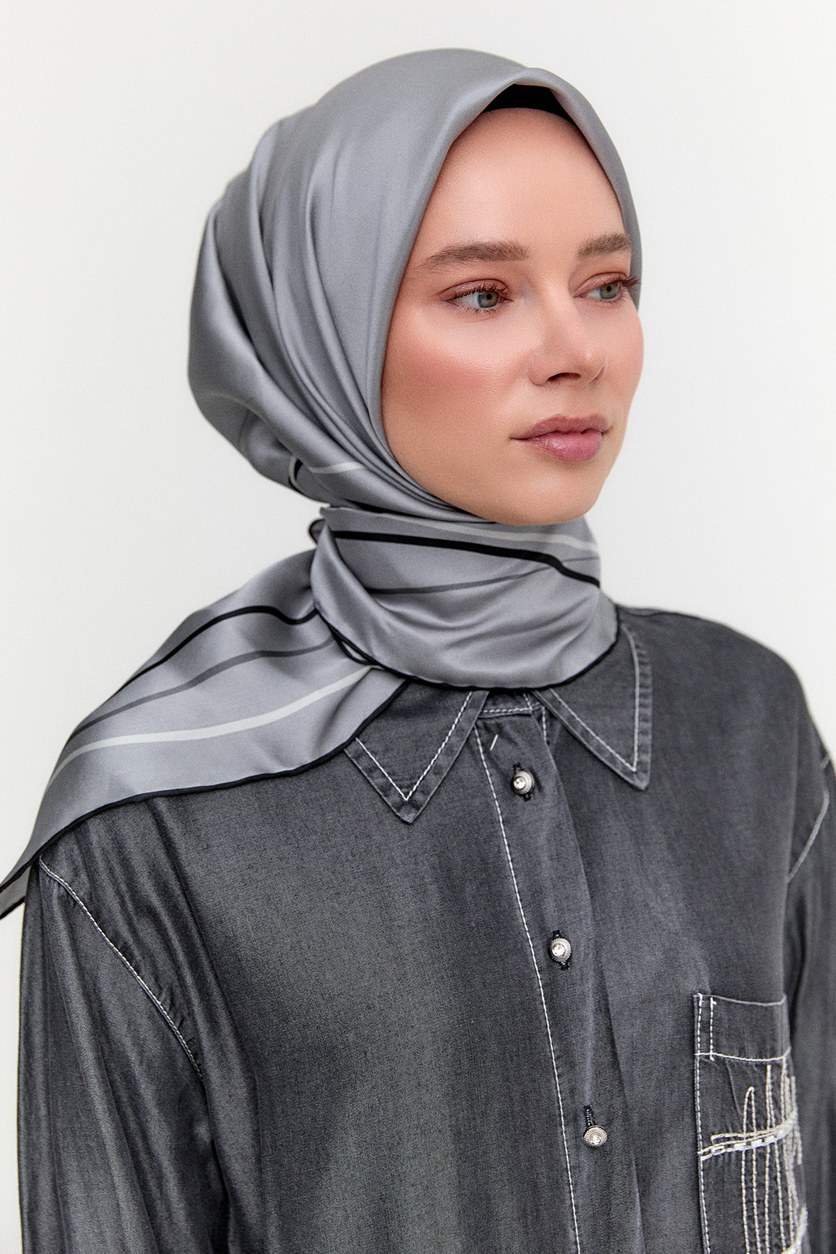 Çerçeve Detaylı Sura İpek Eşarp, Tesettür Giyim