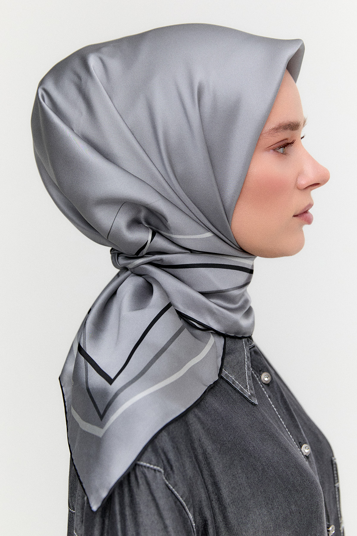 Çerçeve Detaylı Sura İpek Eşarp, Tesettür Giyim