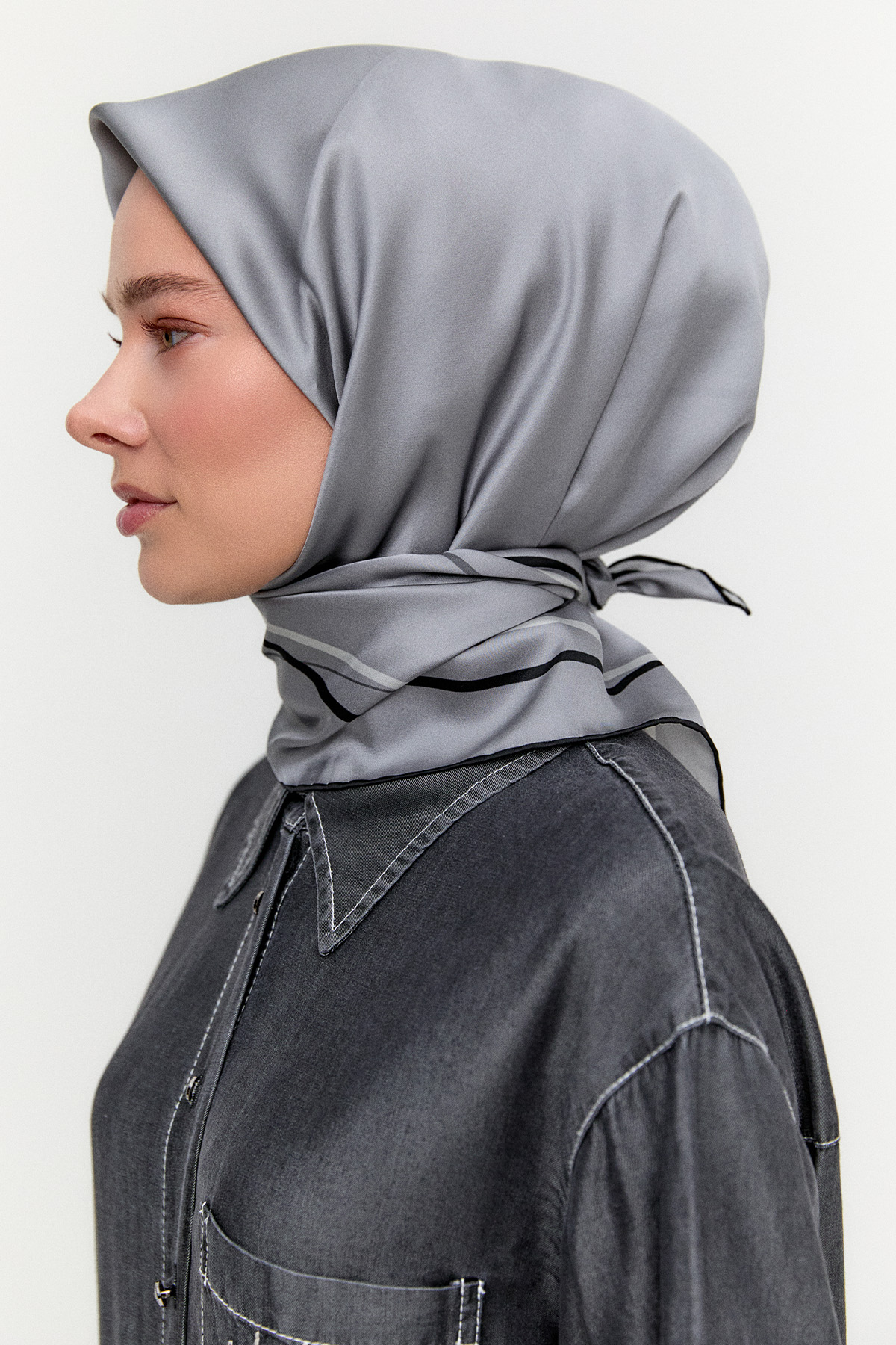 Çerçeve Detaylı Sura İpek Eşarp, Tesettür Giyim