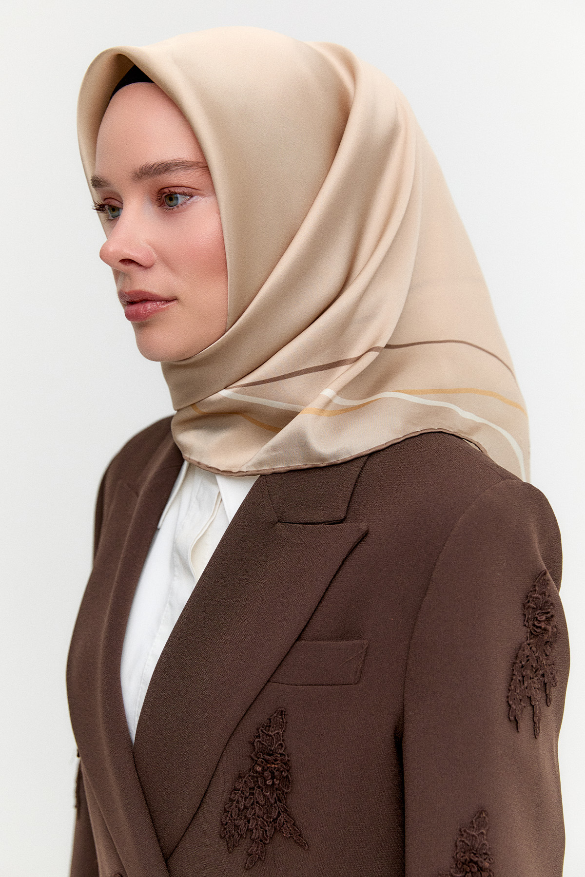 Çerçeve Detaylı Sura İpek Eşarp, Tesettür Giyim