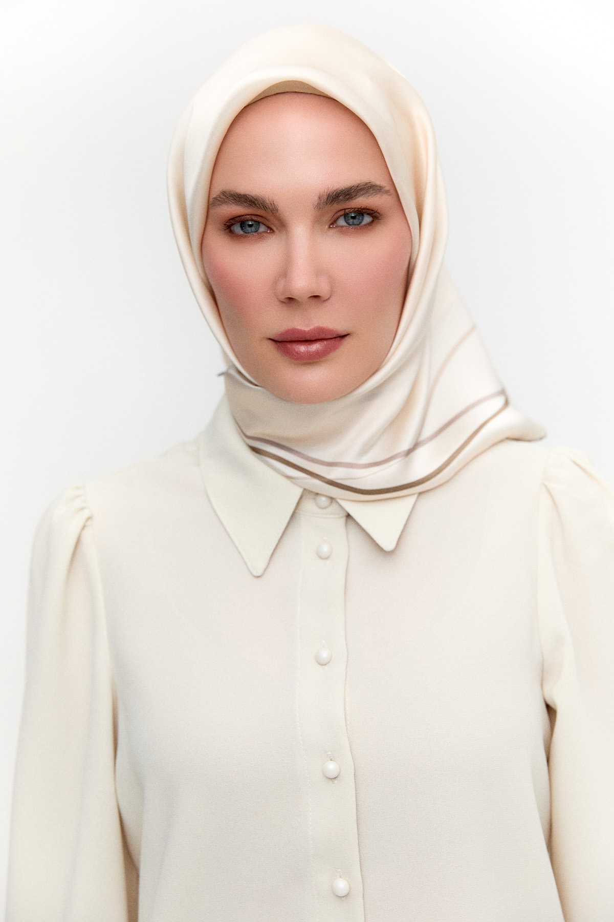 Çerçeve Detaylı Sura İpek Eşarp, Tesettür Giyim