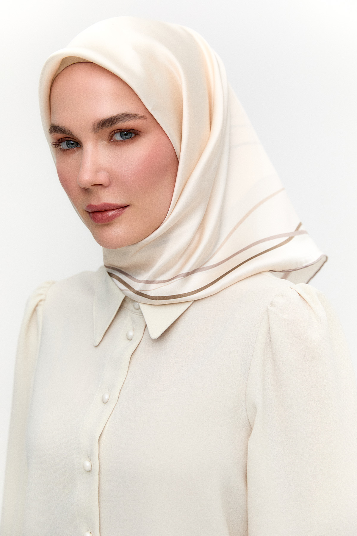 Çerçeve Detaylı Sura İpek Eşarp, Tesettür Giyim