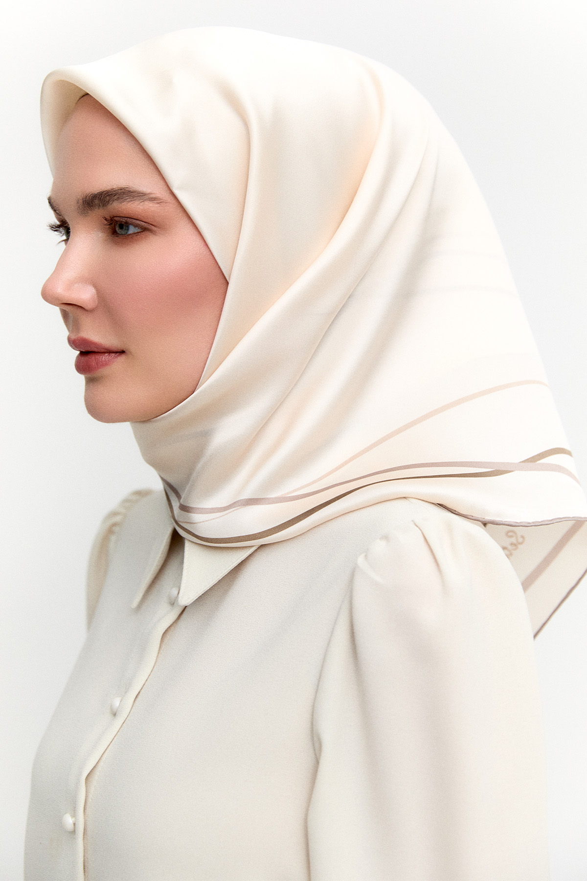 Çerçeve Detaylı Sura İpek Eşarp, Tesettür Giyim