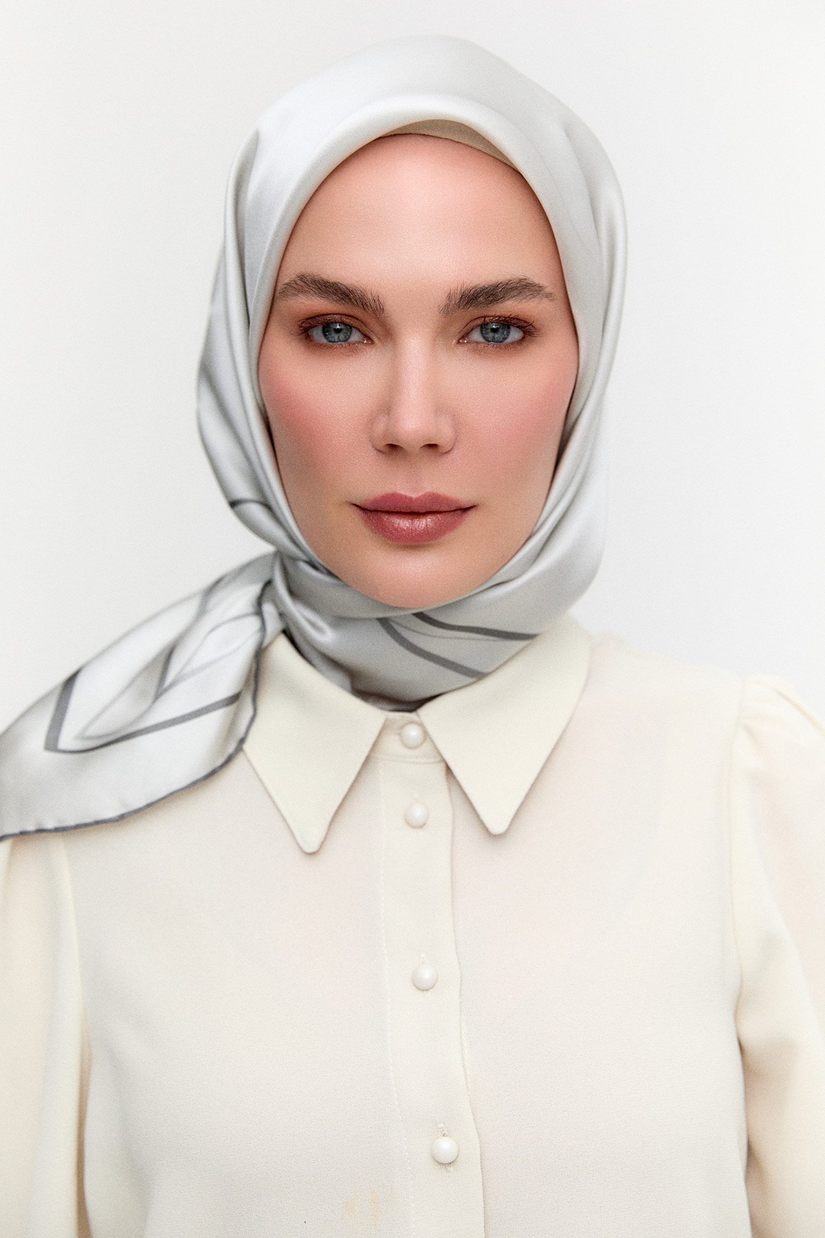 Çerçeve Detaylı Sura İpek Eşarp, Tesettür Giyim