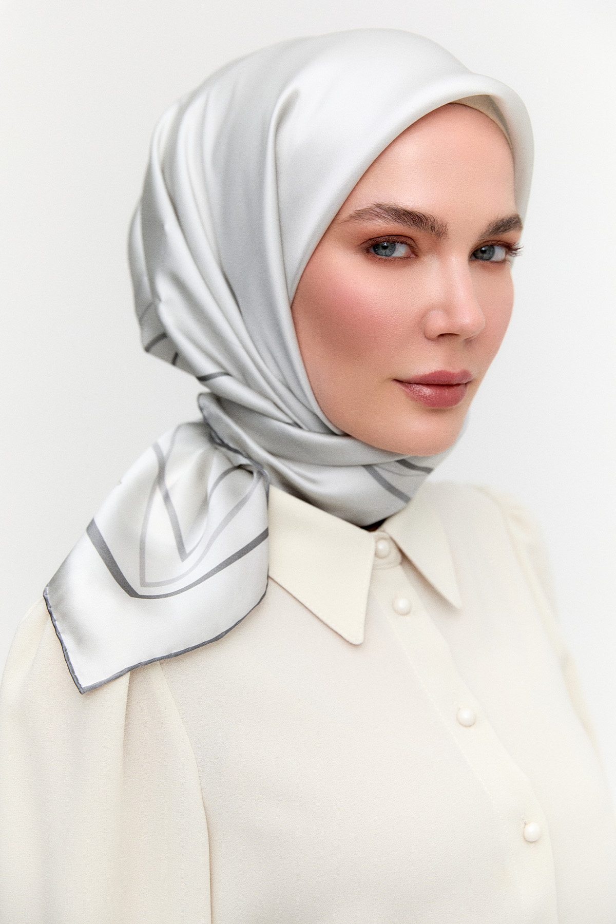 Çerçeve Detaylı Sura İpek Eşarp, Tesettür Giyim