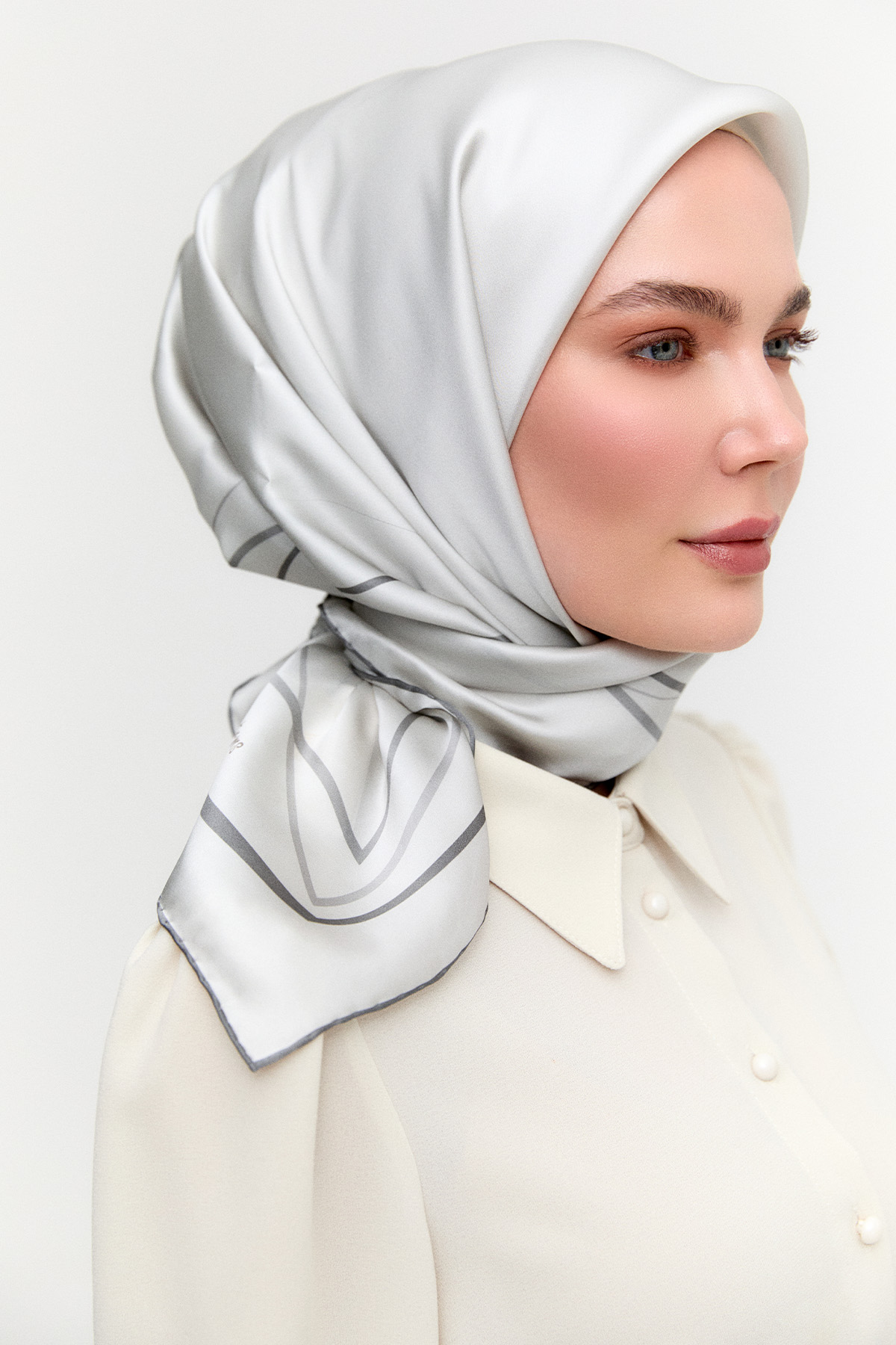 Çerçeve Detaylı Sura İpek Eşarp, Tesettür Giyim