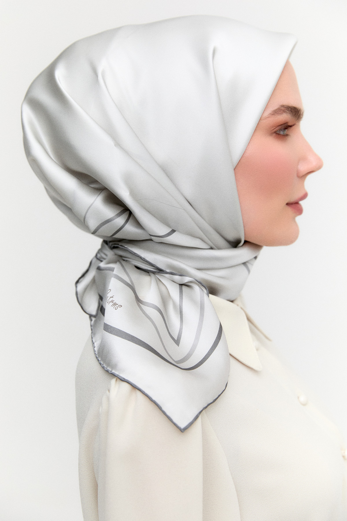 Çerçeve Detaylı Sura İpek Eşarp, Tesettür Giyim