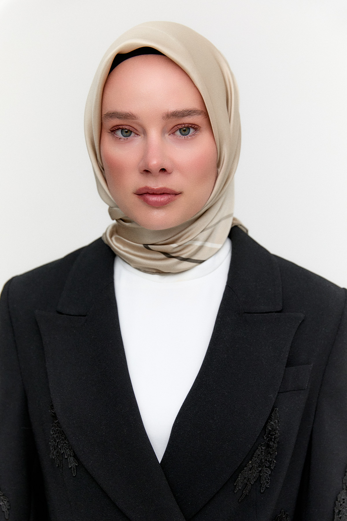 Çerçeve Detaylı Sura İpek Eşarp, Tesettür Giyim