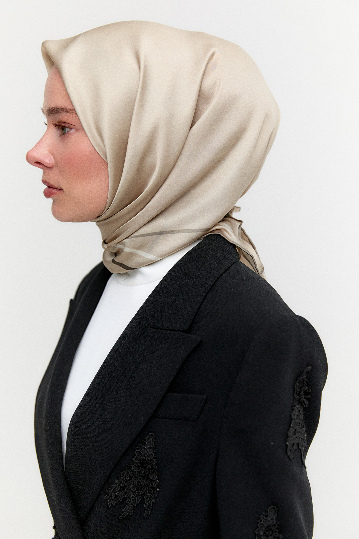 Çerçeve Detaylı Sura İpek Eşarp, Tesettür Giyim