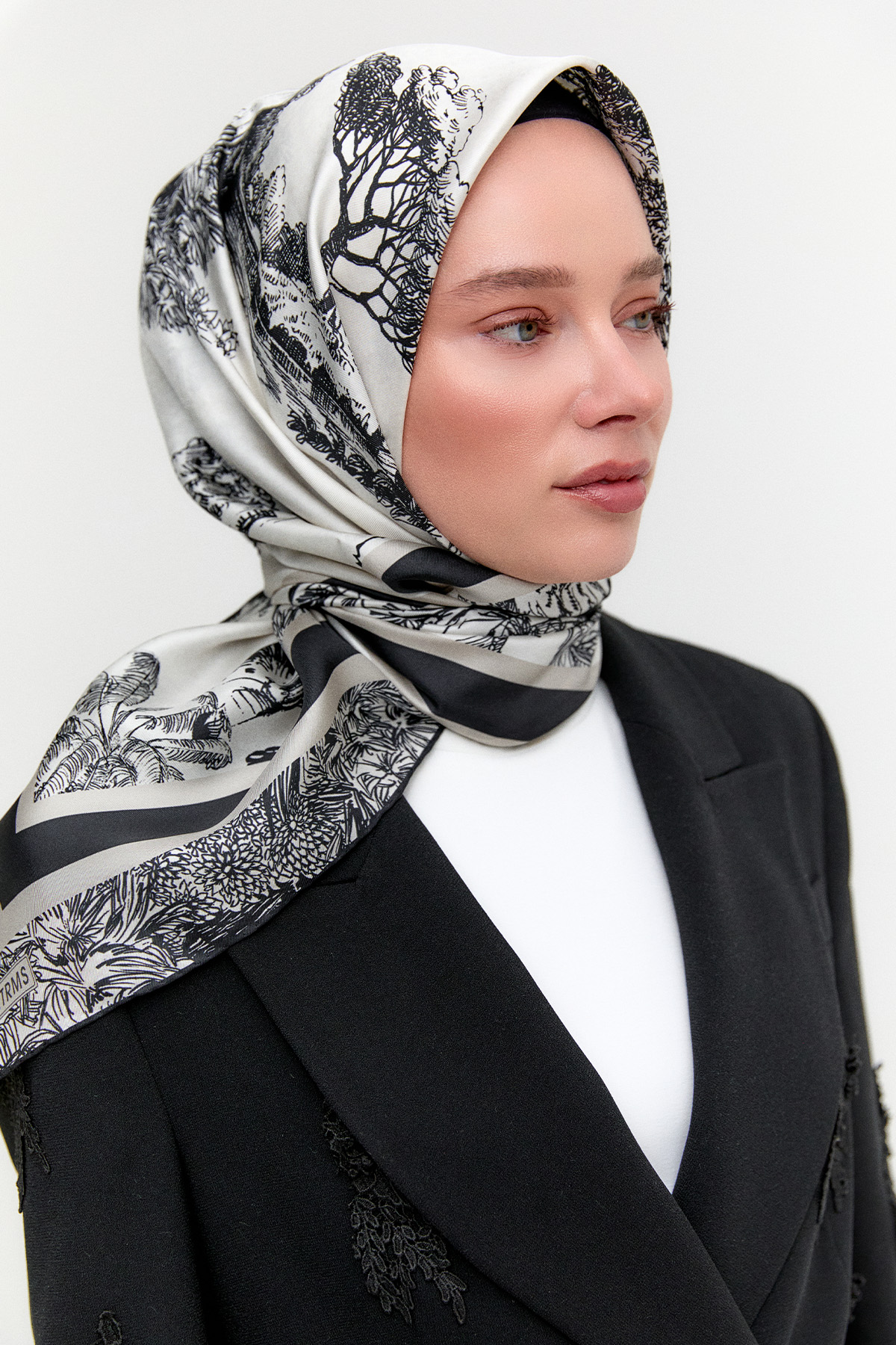 Doğa Desenli Twill İpek Eşarp, Tesettür Giyim