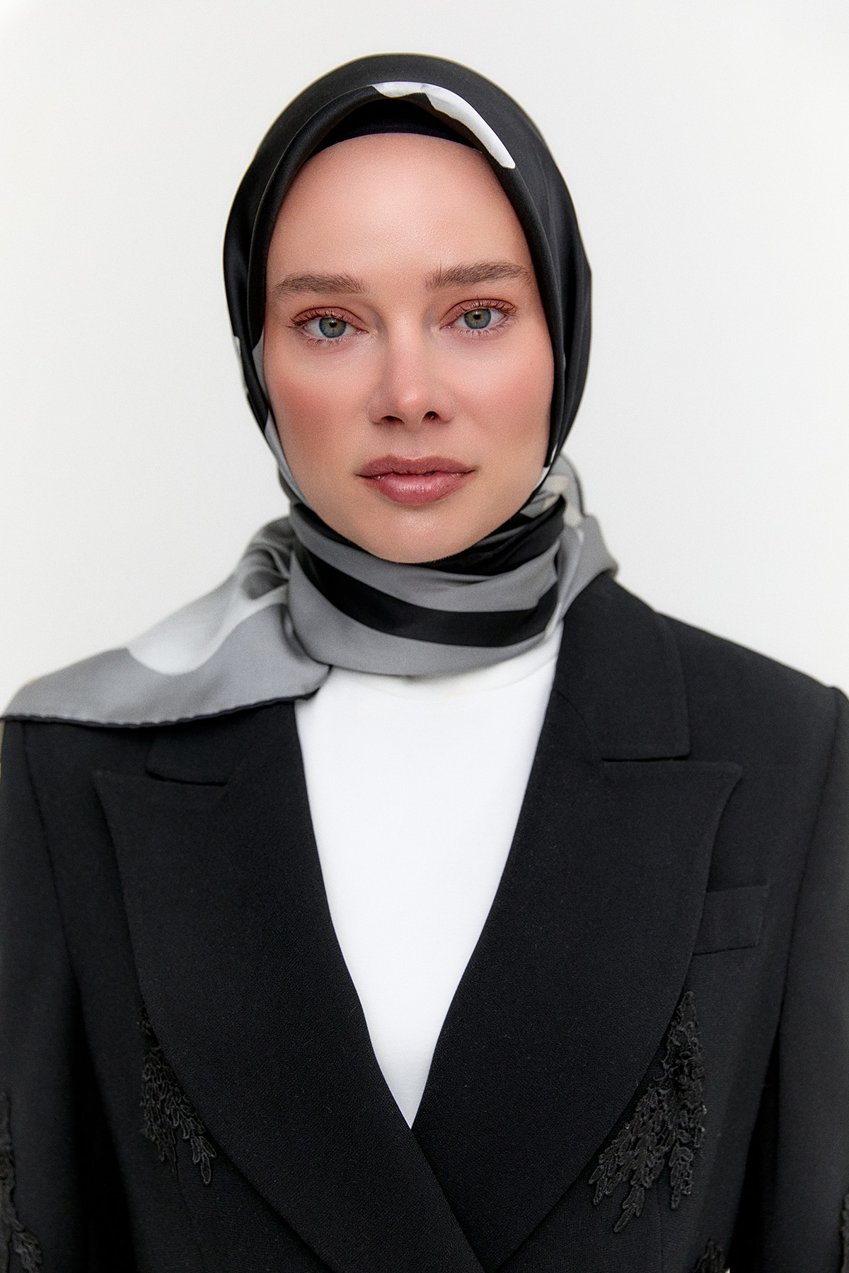 Çerçeveli Çiçekli Sura İpek Eşarp, Tesettür Giyim