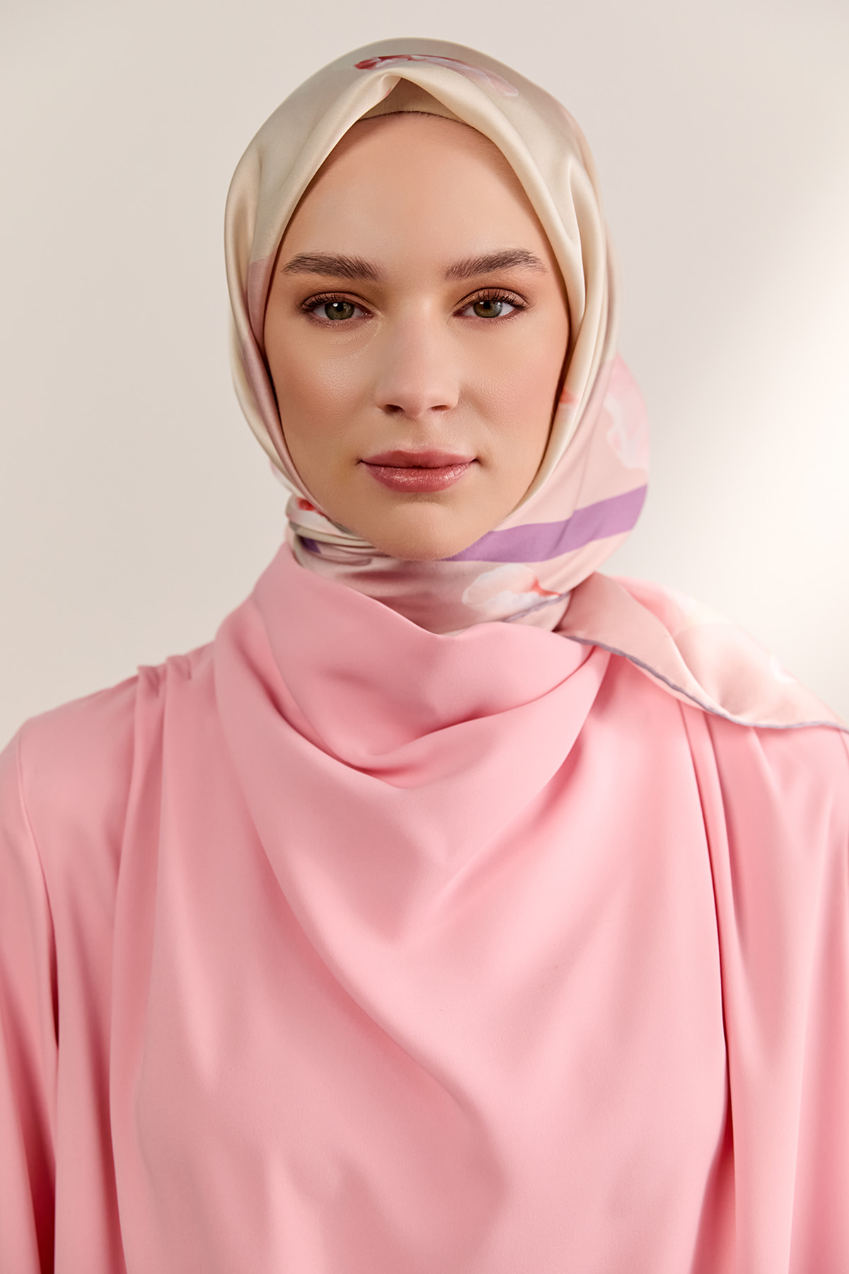 Çerçeveli Çiçekli Sura İpek Eşarp, Tesettür Giyim