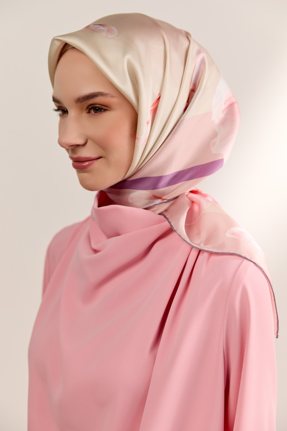 Çerçeveli Çiçekli Sura İpek Eşarp, Tesettür Giyim