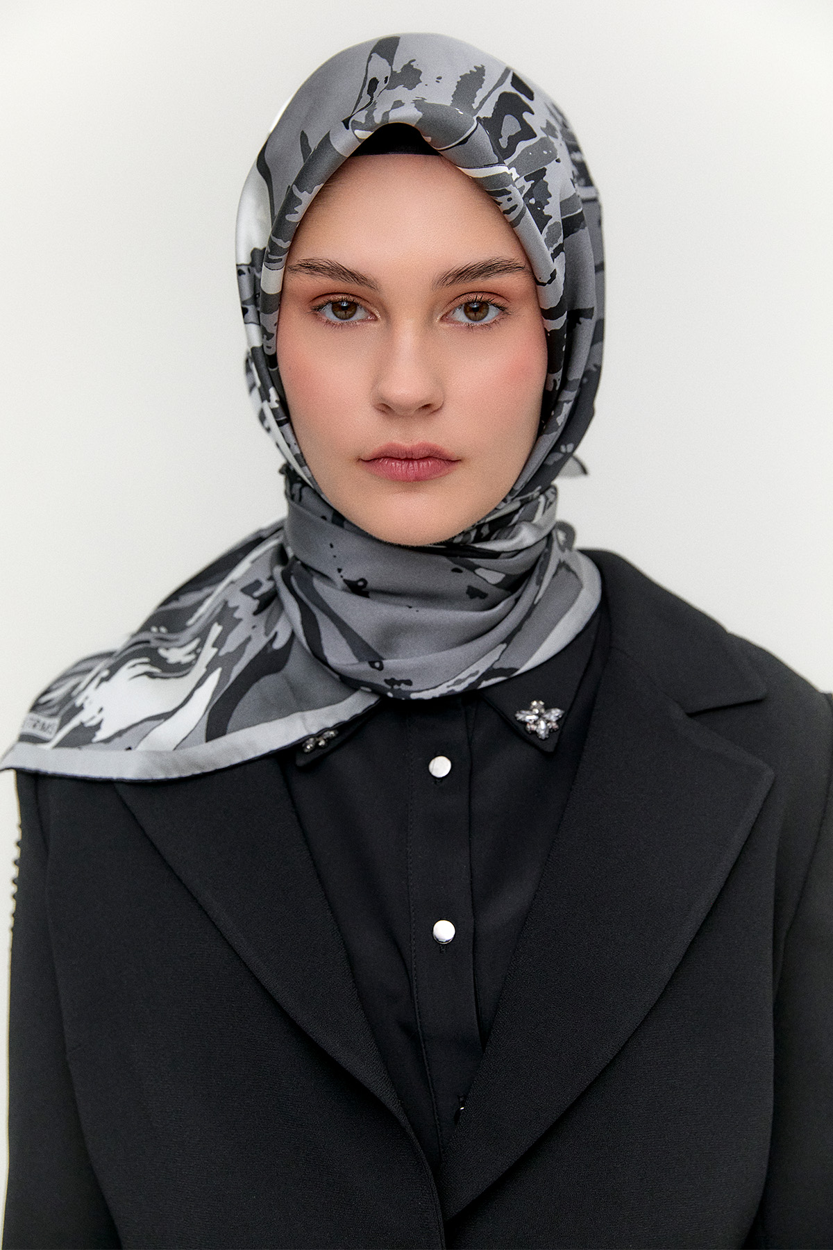 Soyut Desenli Sura İpek Eşarp, Tesettür Giyim