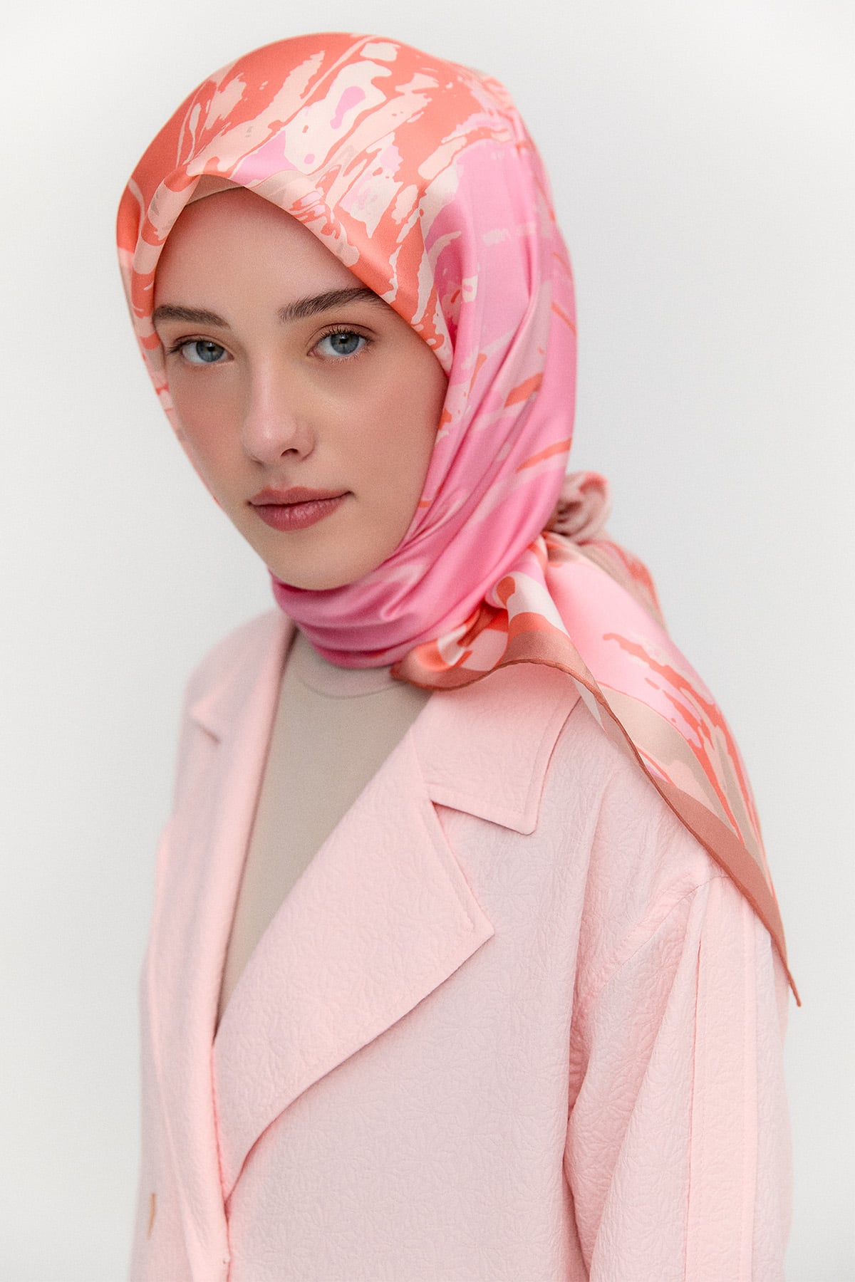 Soyut Desenli Sura İpek Eşarp, Tesettür Giyim
