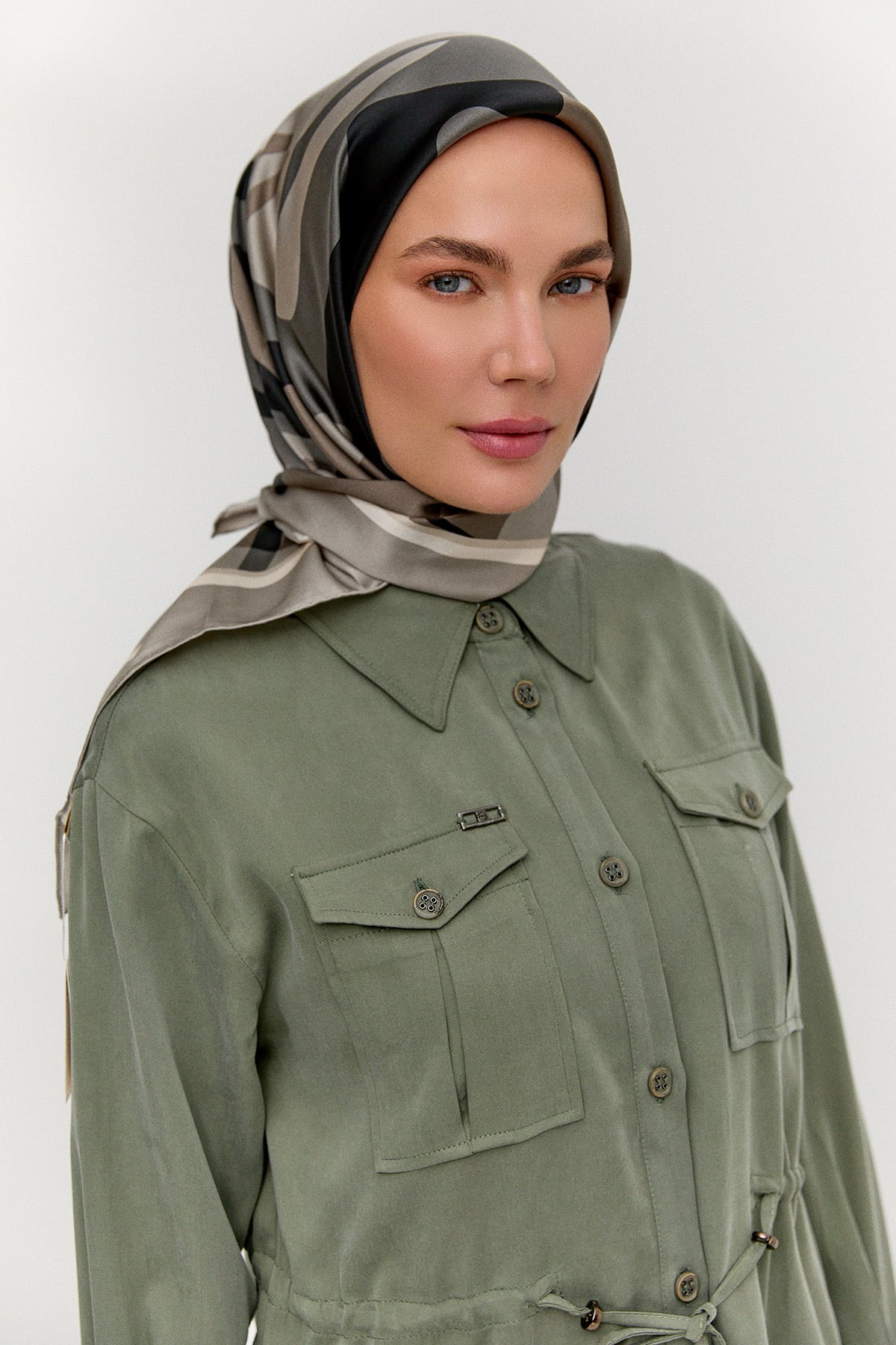 Soyut Yaprak Desenli İpek Eşarp, Tesettür Giyim