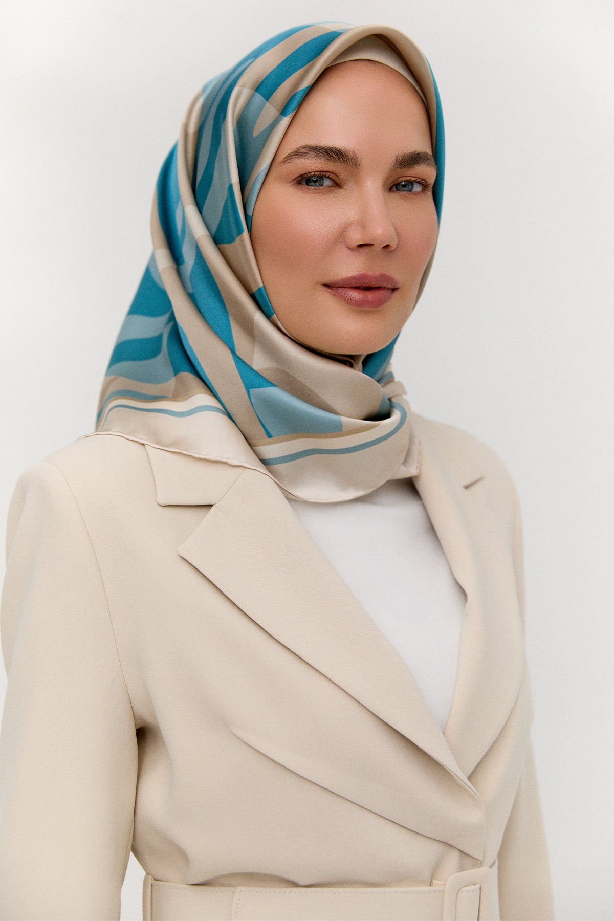 Soyut Yaprak Desenli İpek Eşarp, Tesettür Giyim