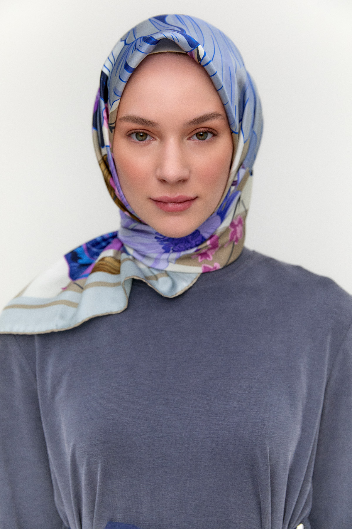 Çerçeveli Çiçekli Sura İpek Eşarp, Tesettür Giyim