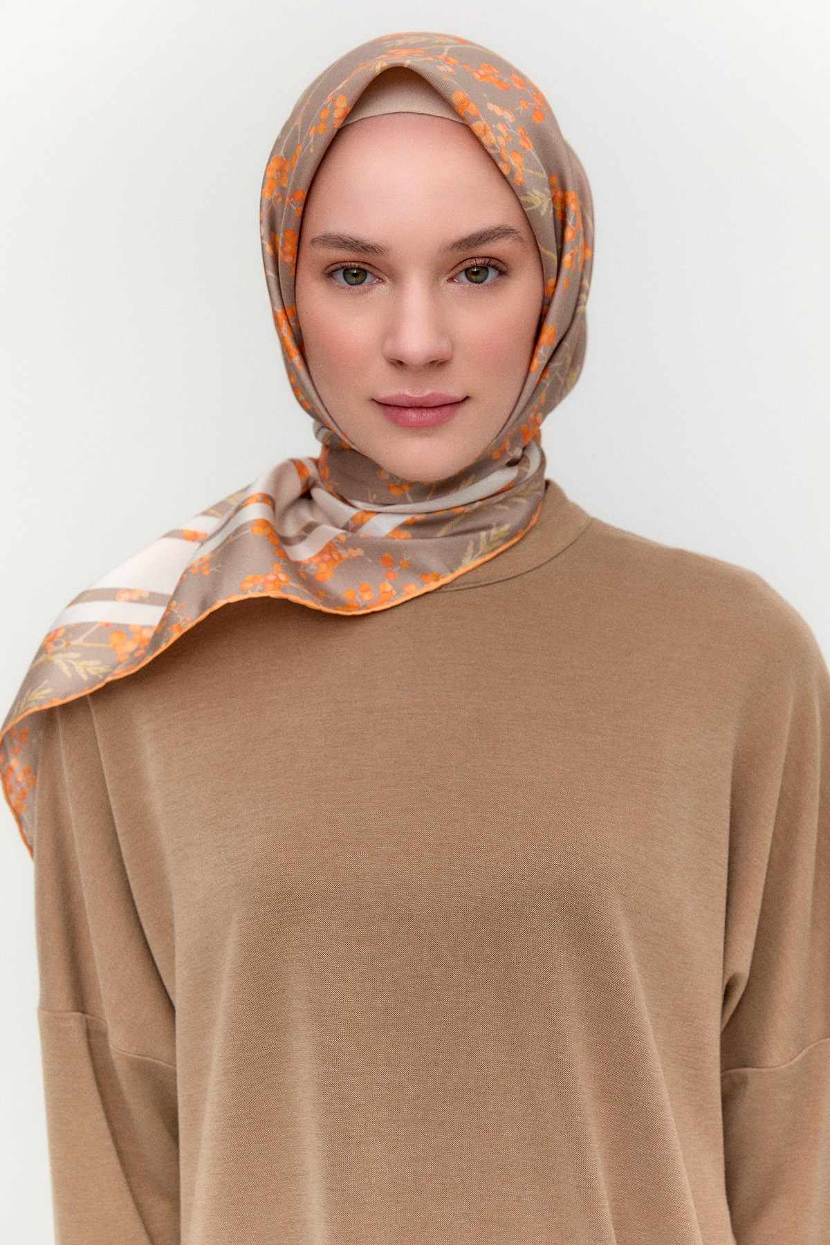Bahar Desenli Twill İpek Eşarp, Tesettür Giyim