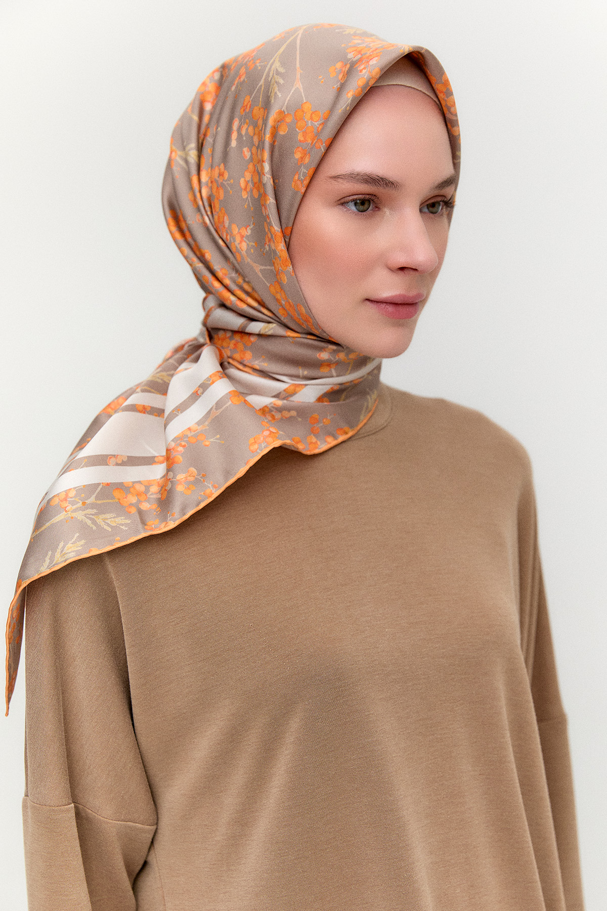 Bahar Desenli Twill İpek Eşarp, Tesettür Giyim