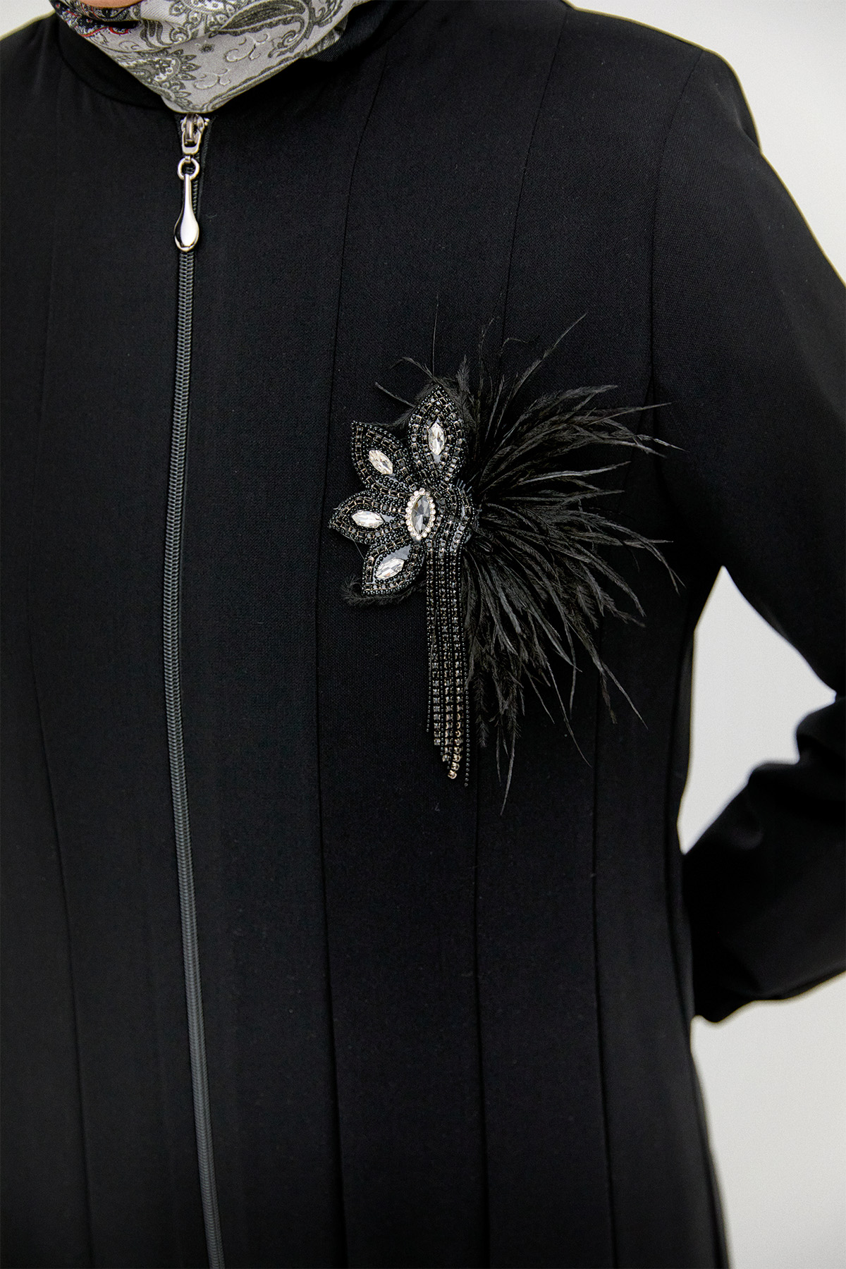 Broş Detaylı Fermuarlı Ferace, Tesettür Giyim