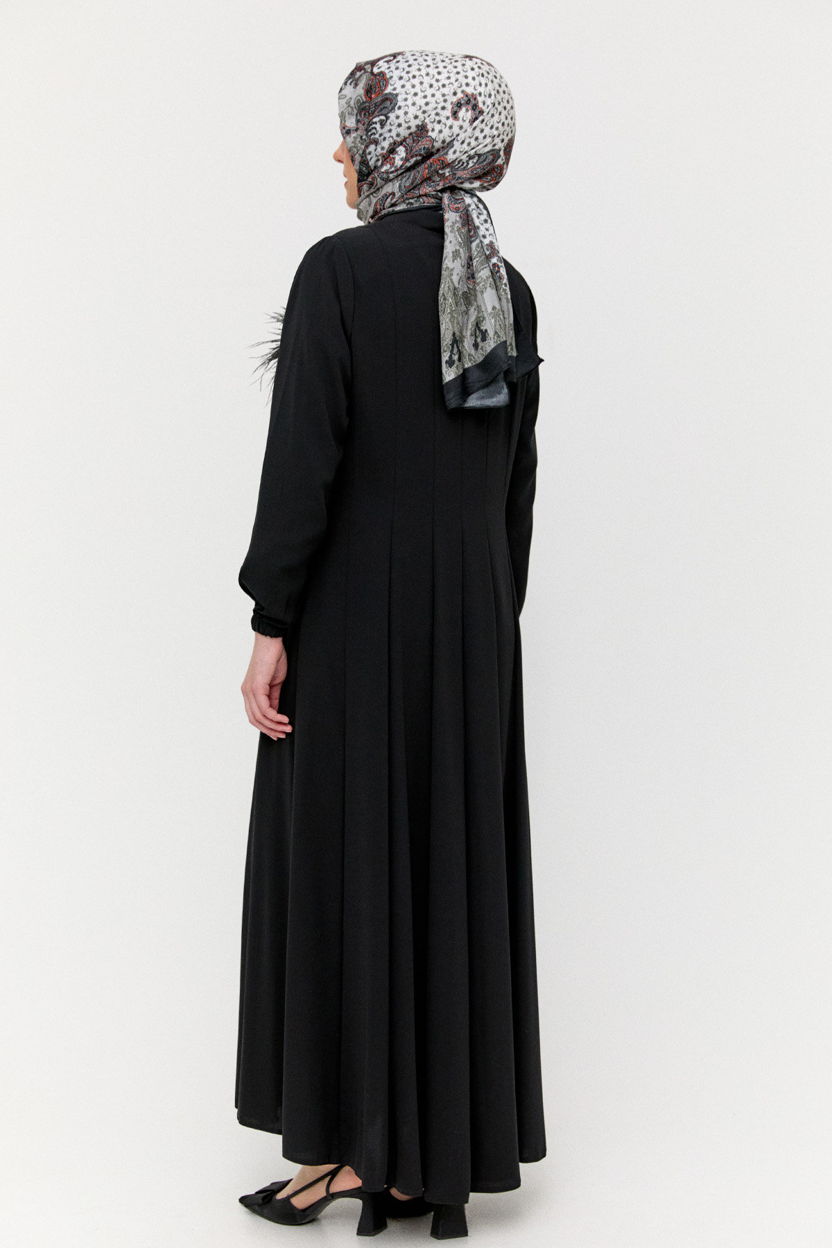 Broş Detaylı Fermuarlı Ferace, Tesettür Giyim