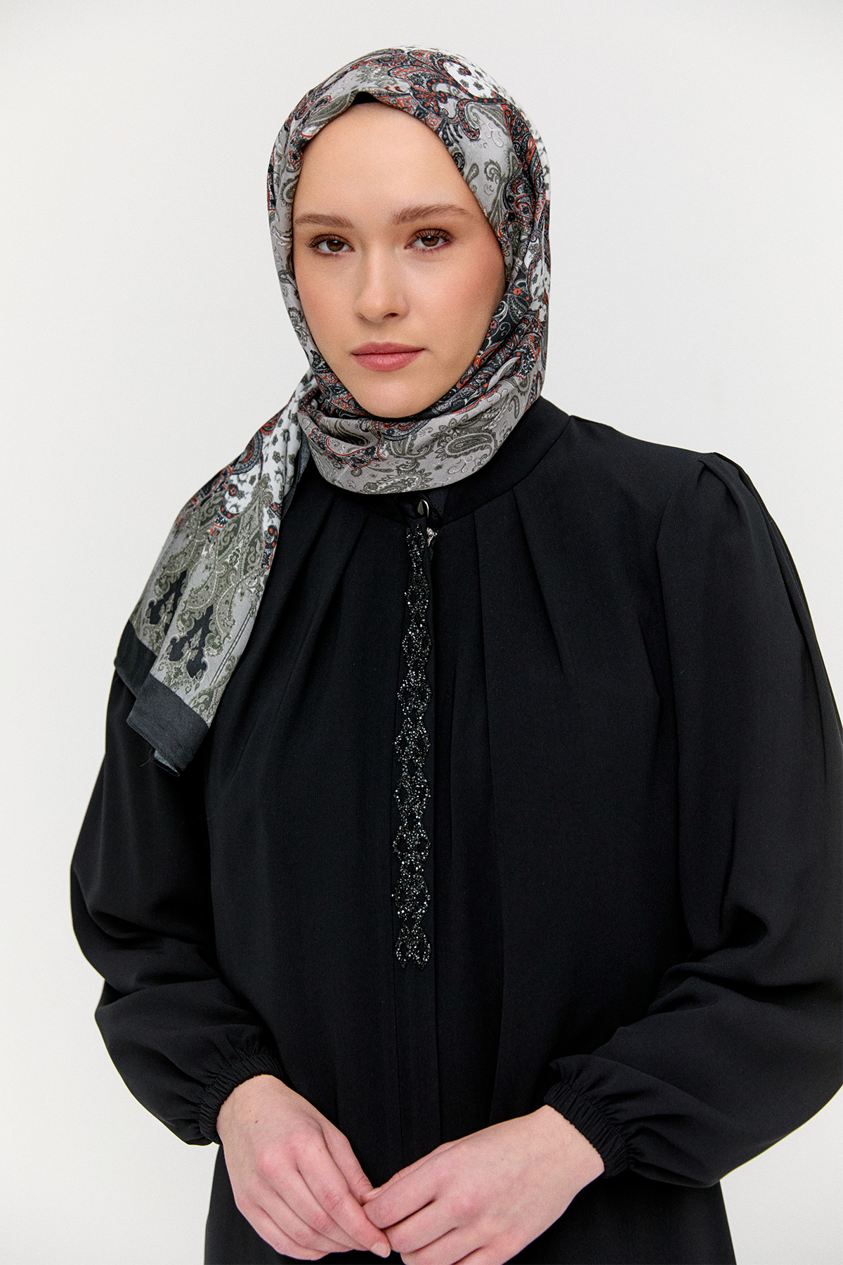 Taş Detaylı Hakim Yaka Ferace, Tesettür Giyim