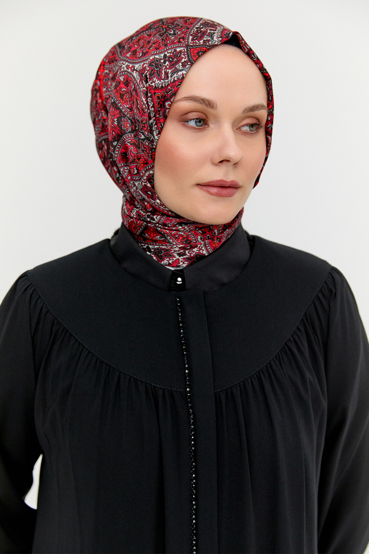 Taş Detaylı Büzgülü Ferace, Tesettür Giyim