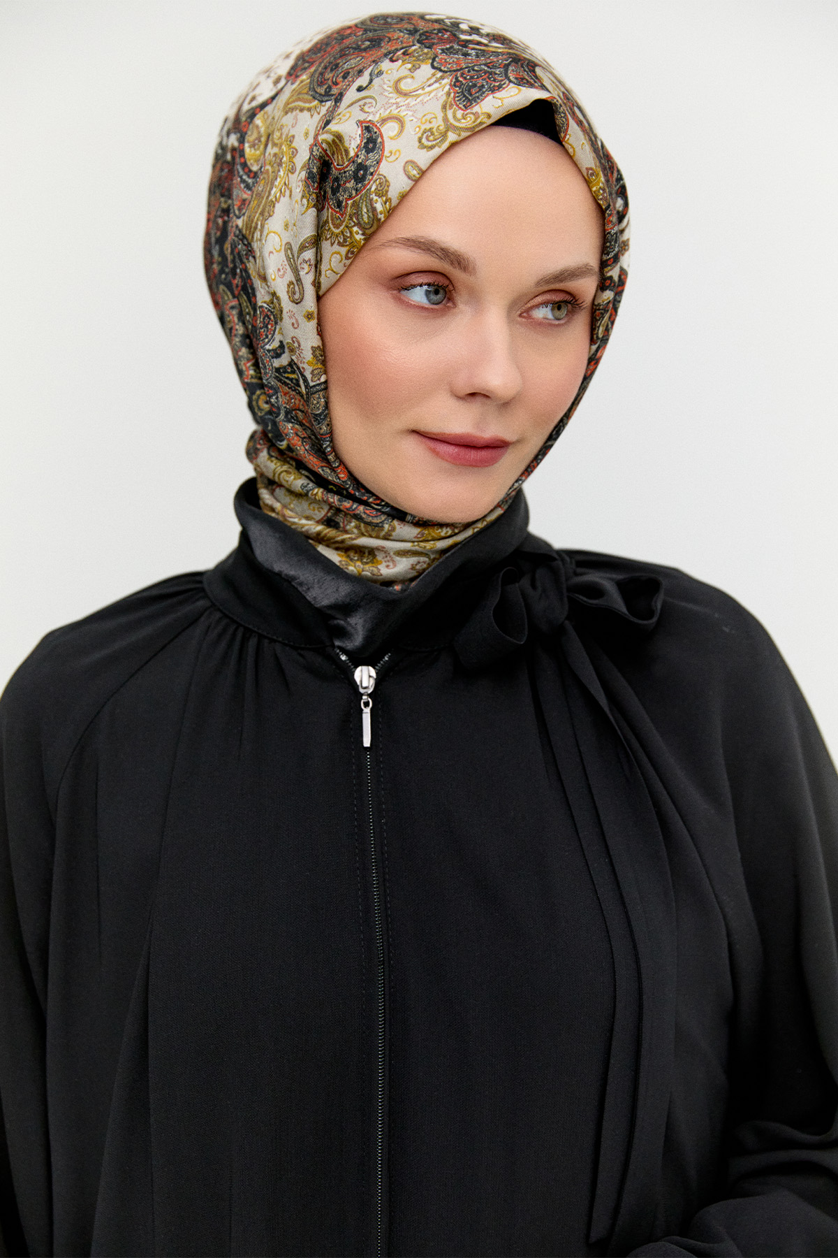 Fiyonklu Hakim Yaka Ferace, Tesettür Giyim