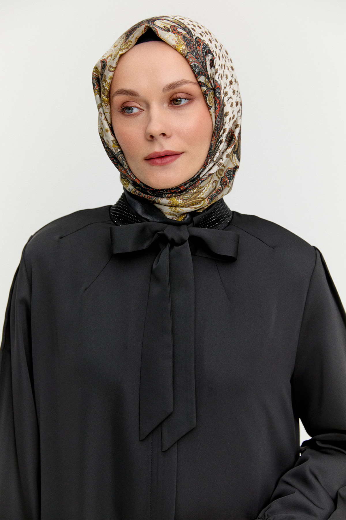 Taş Detaylı Hakim Yaka Ferace, Tesettür Giyim