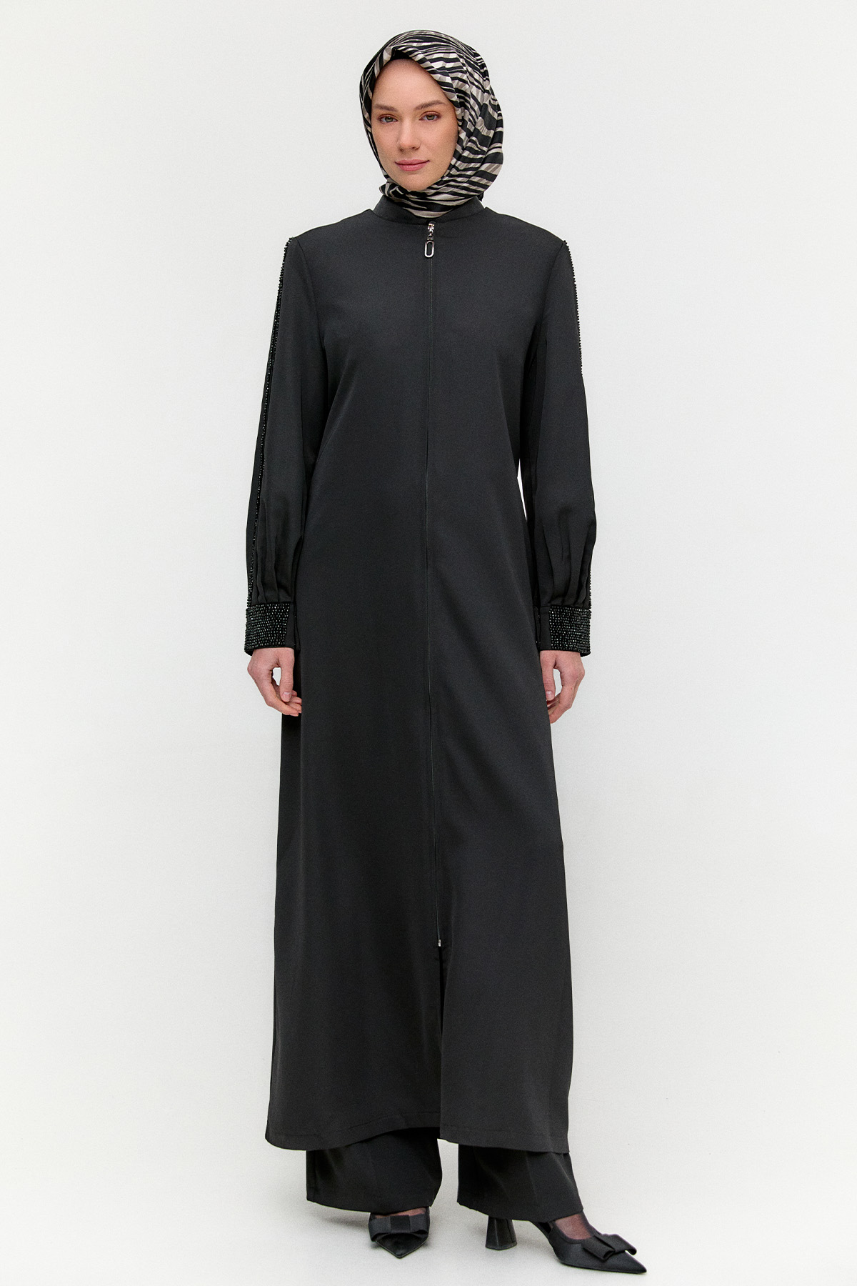 Boncuk Detaylı Krep Ferace, Tesettür Giyim