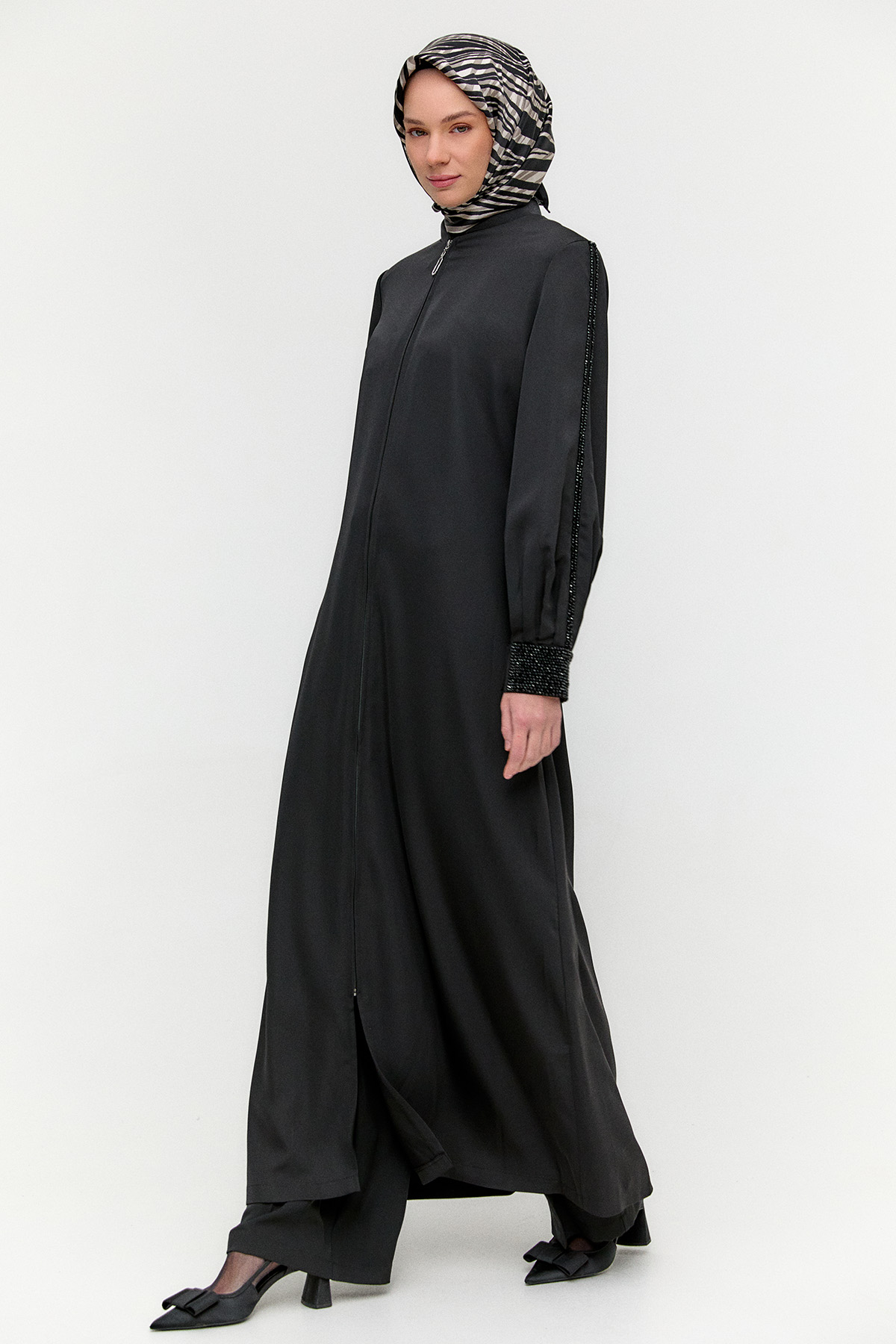 Boncuk Detaylı Krep Ferace, Tesettür Giyim