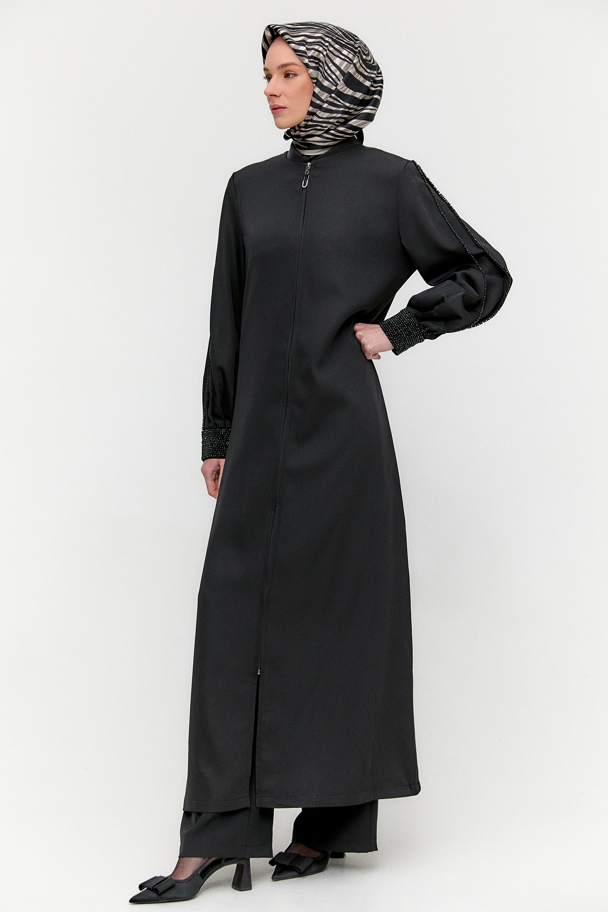 Boncuk Detaylı Krep Ferace, Tesettür Giyim