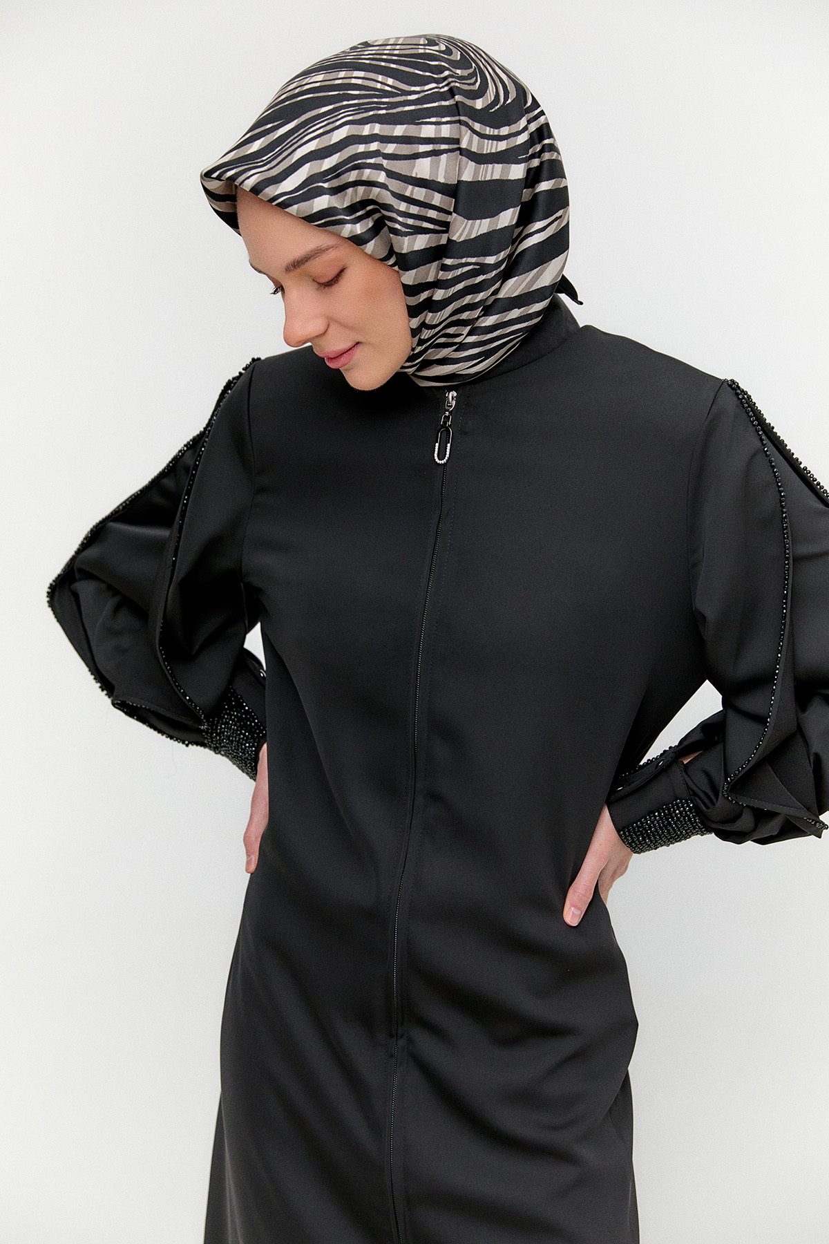 Boncuk Detaylı Krep Ferace, Tesettür Giyim