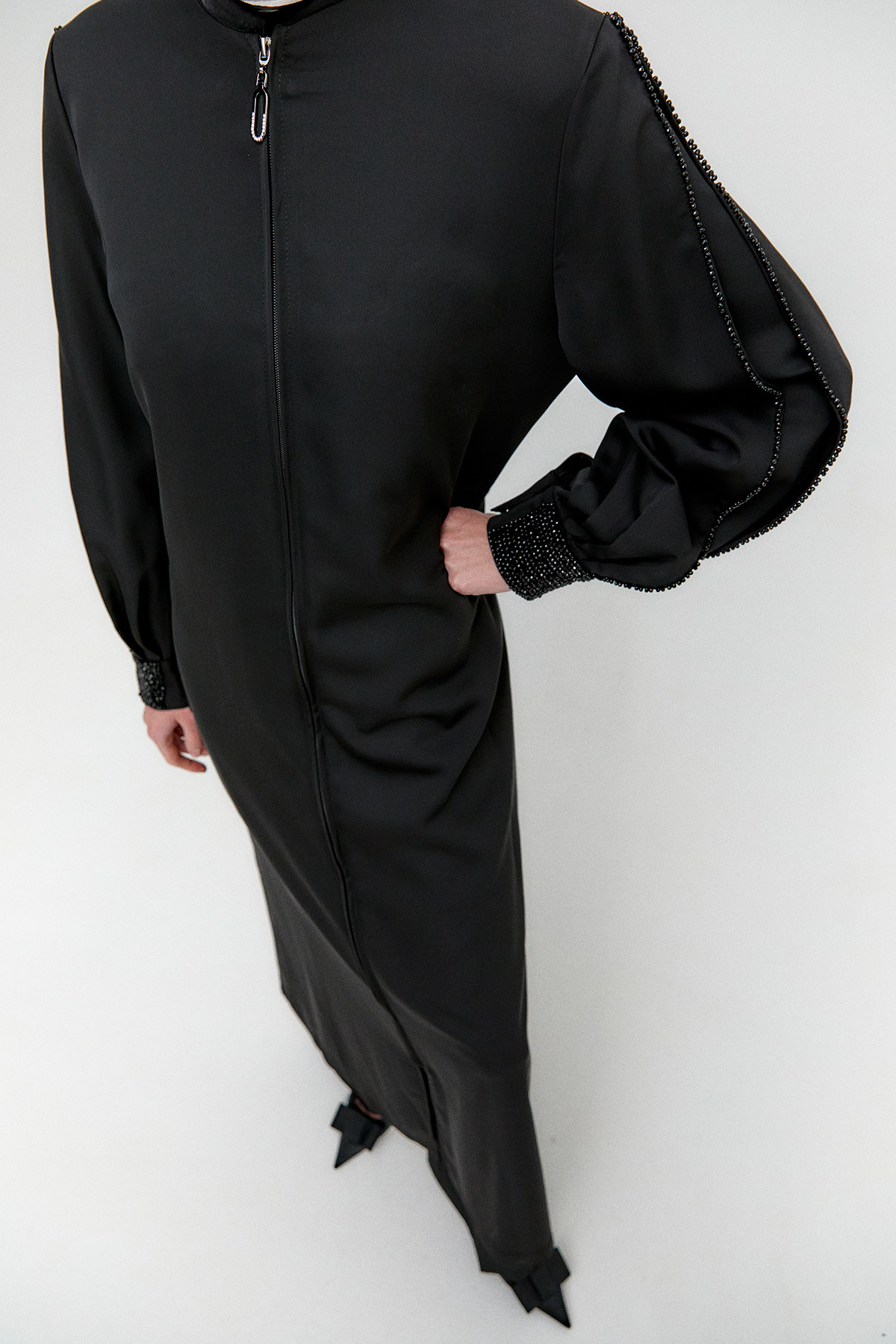 Boncuk Detaylı Krep Ferace, Tesettür Giyim