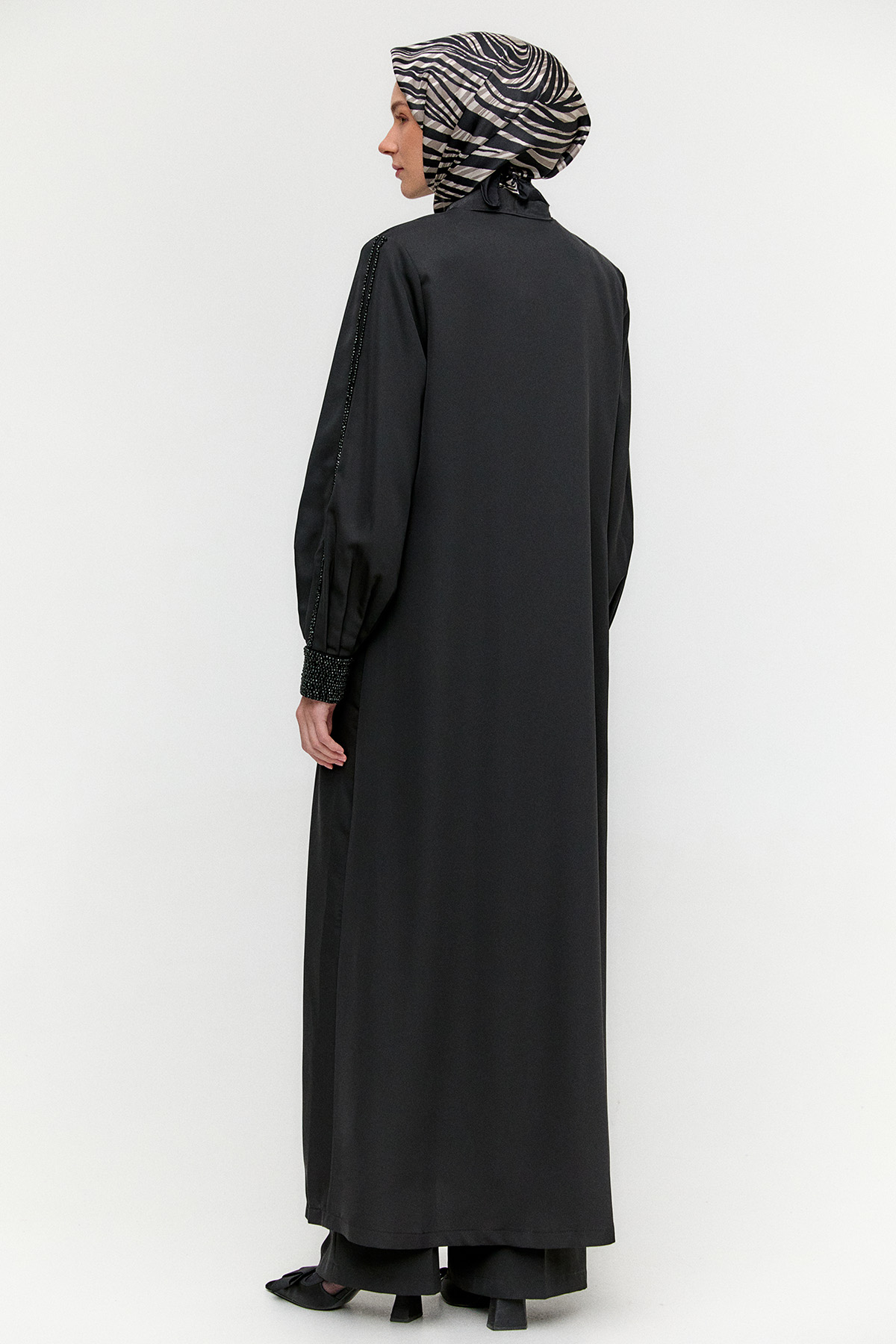 Boncuk Detaylı Krep Ferace, Tesettür Giyim