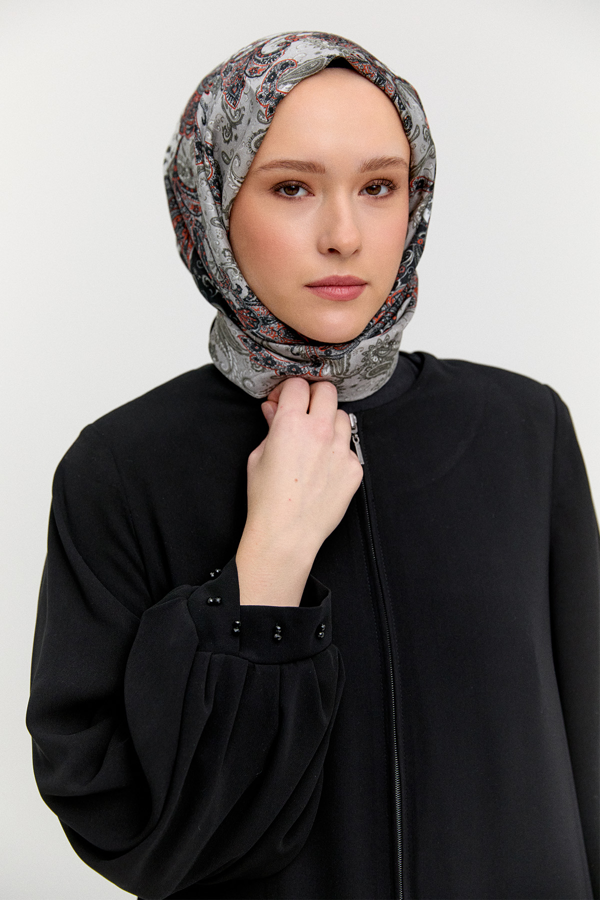 Manşeti Taşlı Fermuarlı Ferace, Tesettür Giyim